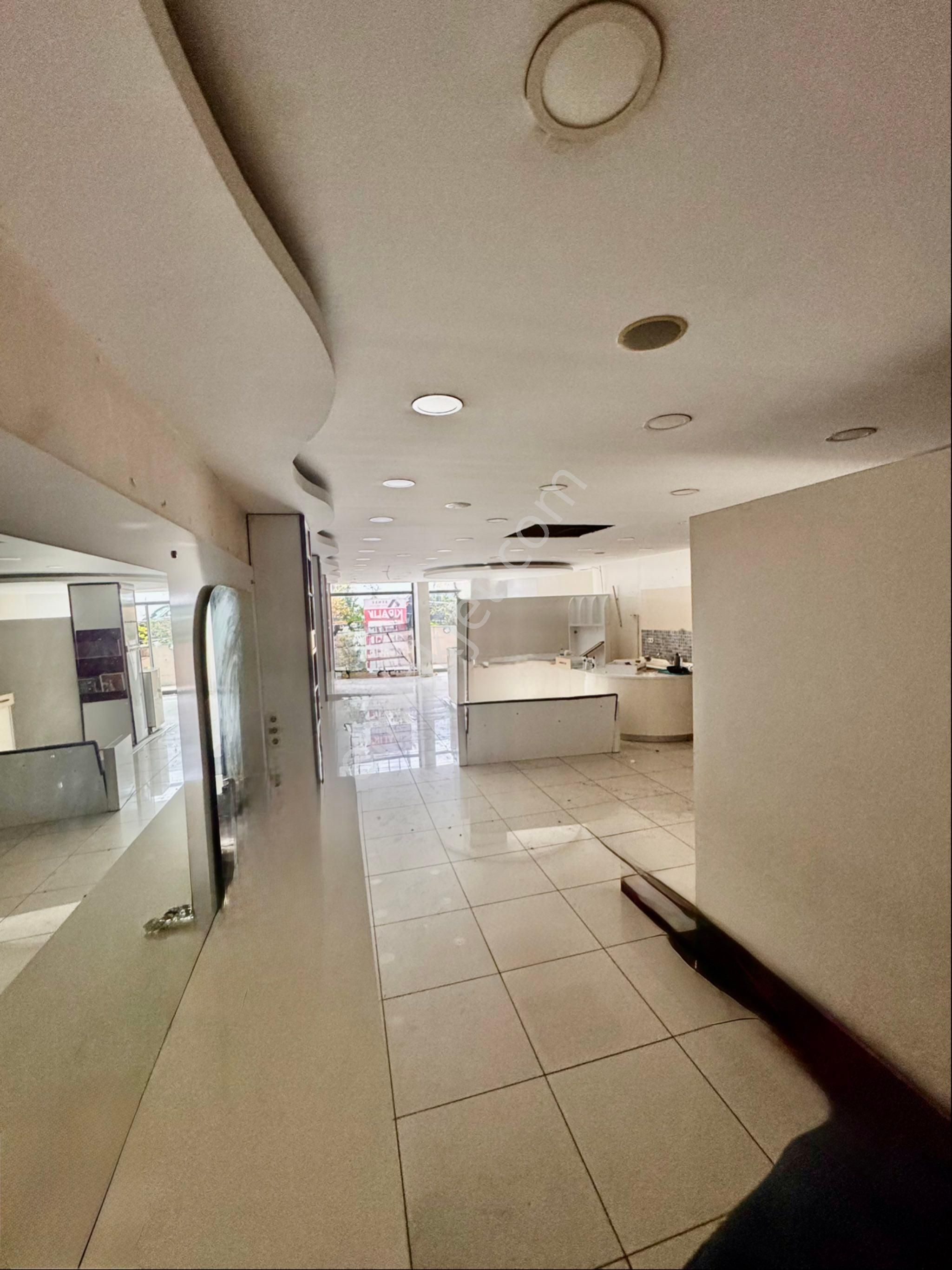 Marmaram Forum , Bakırköy Adliyesi Ve Belediyesine Çok Yakın Kiralık Dükkan - Görsel 6