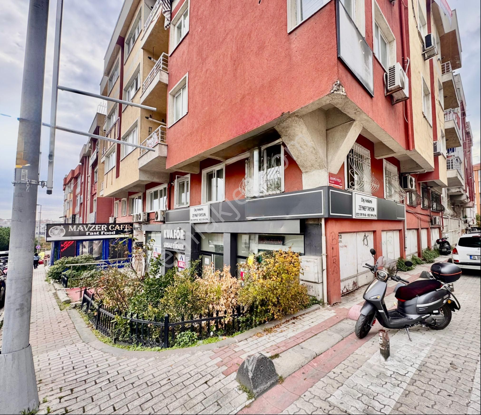 Marmaram Forum , Bakırköy Adliyesi Ve Belediyesine Çok Yakın Kiralık Dükkan