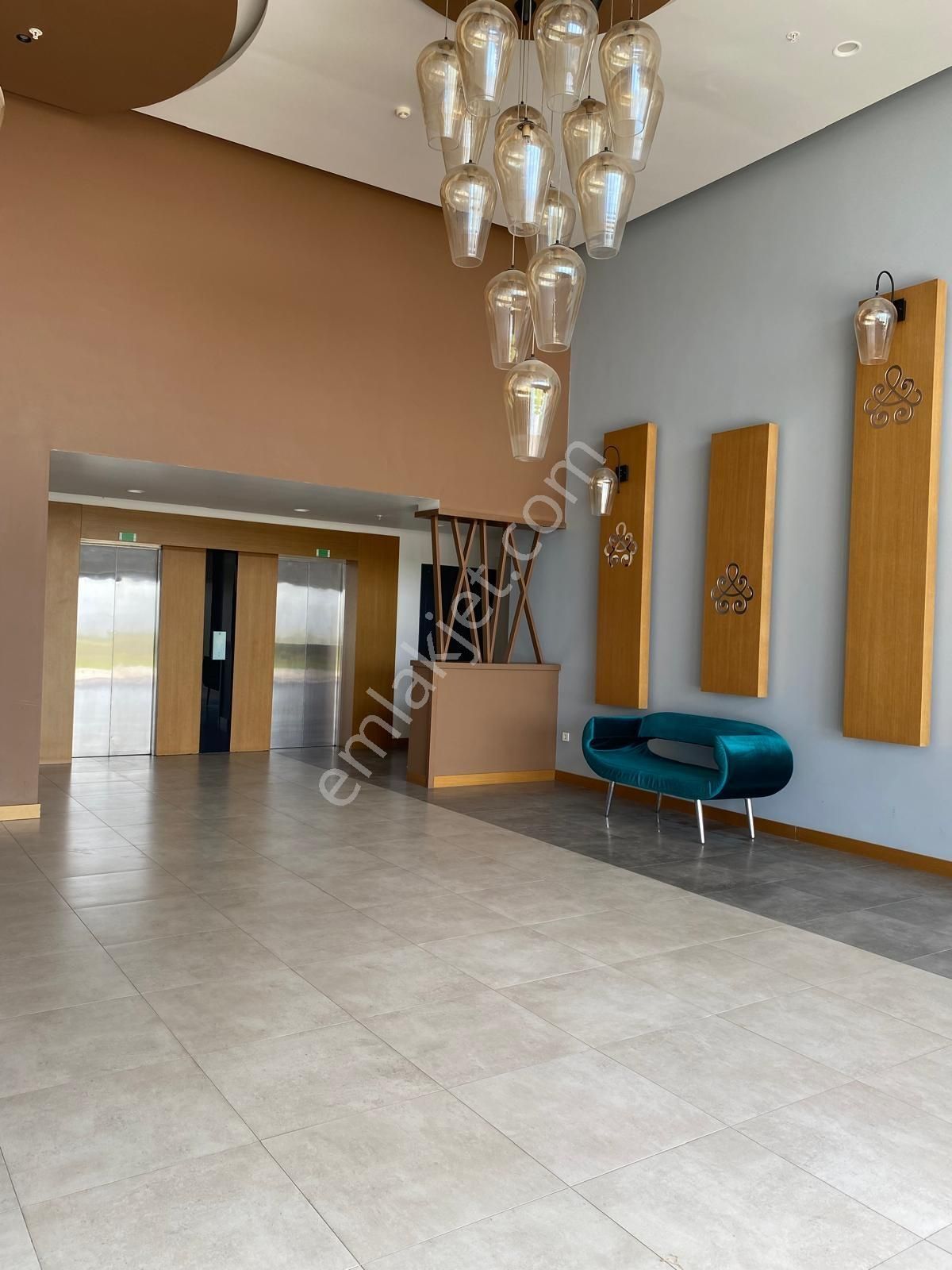 Demir Lavıda'da Göl Ve Havuz Manzaralı Satılık 2+1 Daire - Görsel 5