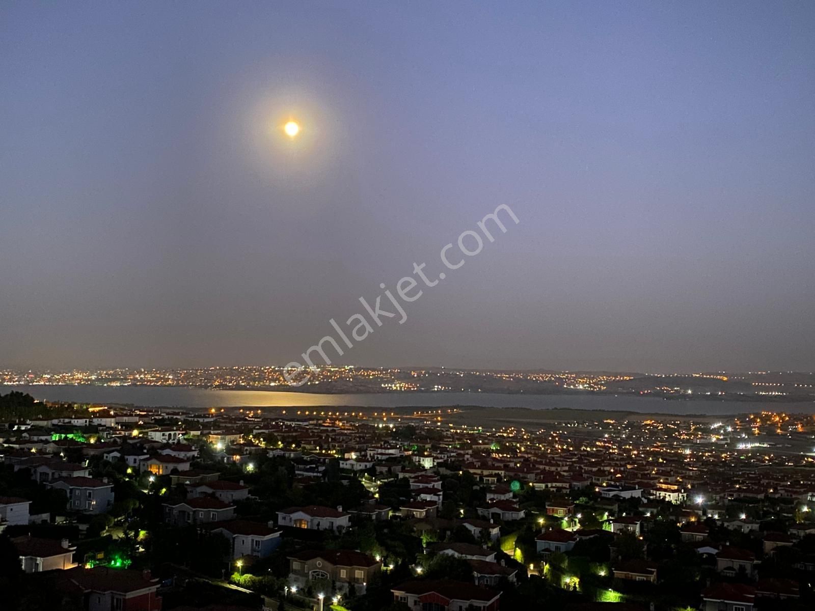 Demir Lavıda'da Göl Ve Havuz Manzaralı Satılık 2+1 Daire - Görsel 4