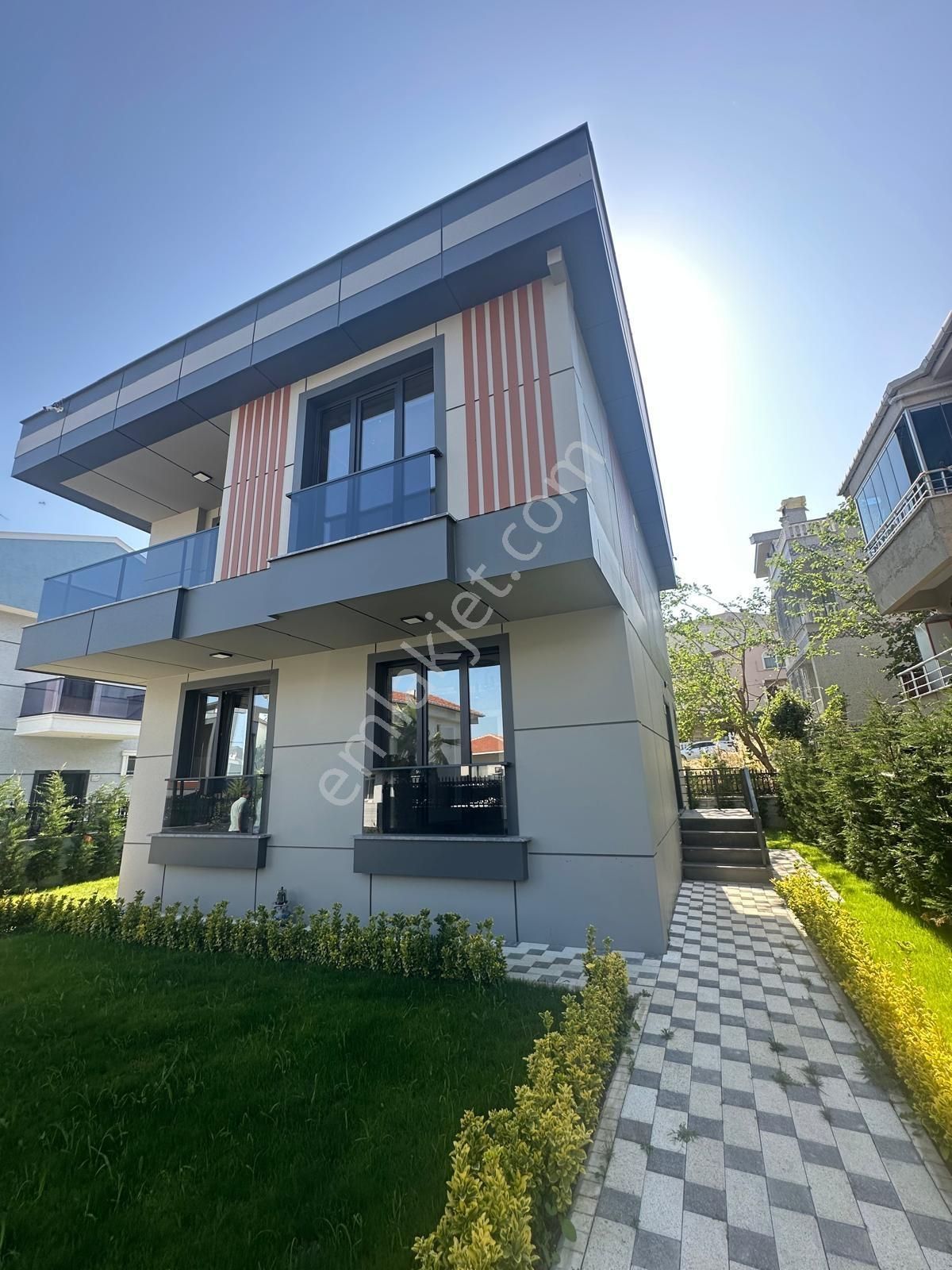 Silivri Celaliye'de Deniz Manzaralı Dubleks Teraslı 4+1 Villa