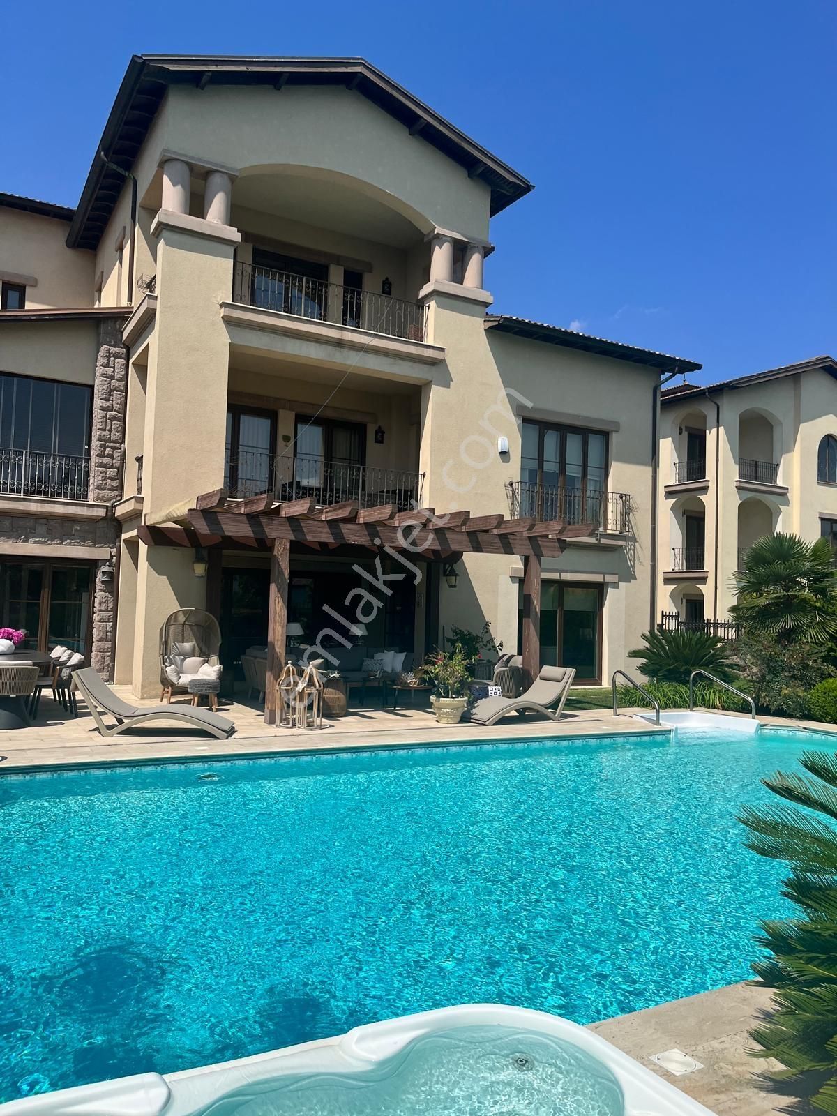 Toskana Vadisi'nde Eşsiz 8+2 Malikane