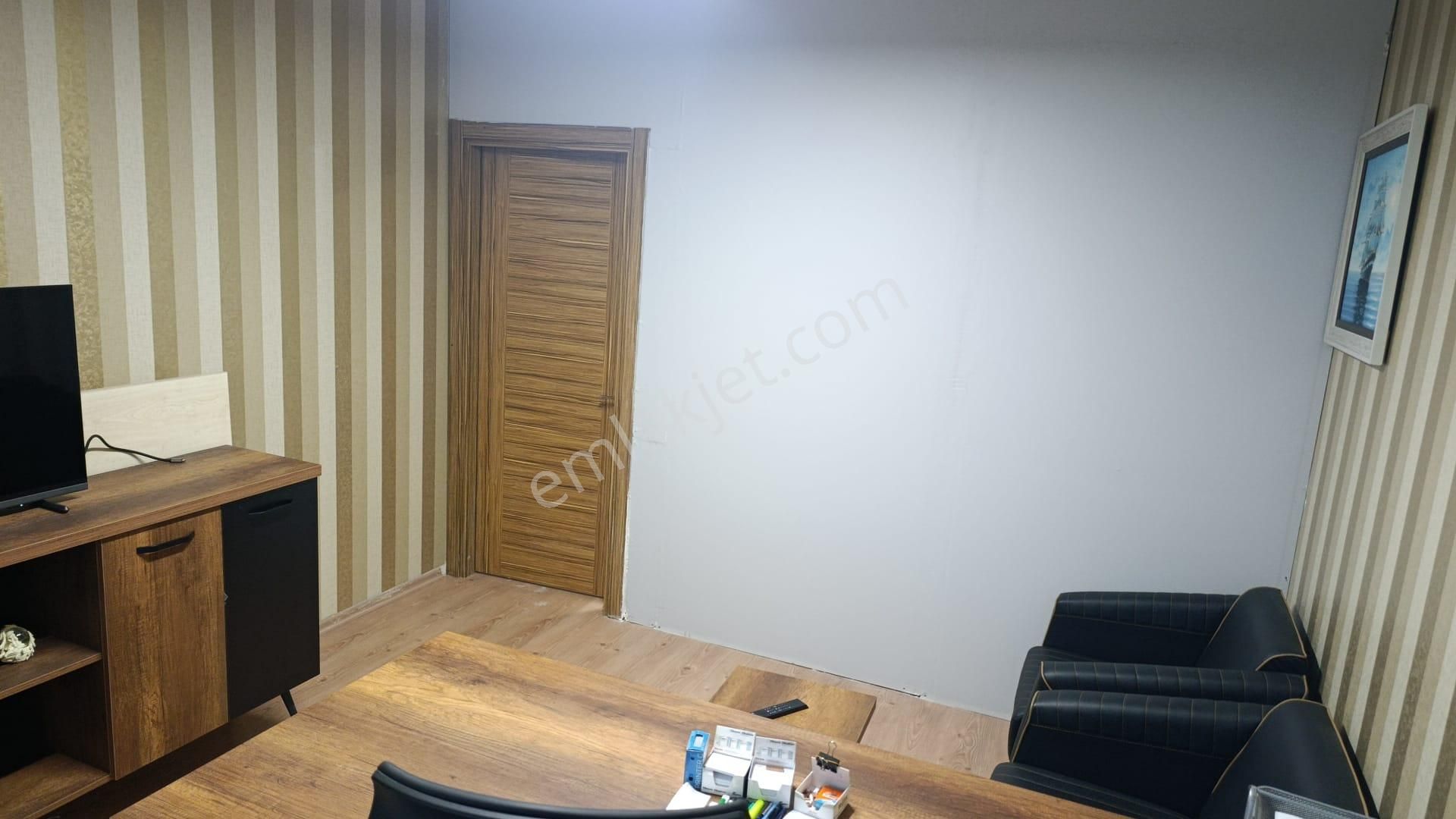 E-5 Üzerinde Mimapalas'ta 1+1 Kiralık Ofis - Görsel 9