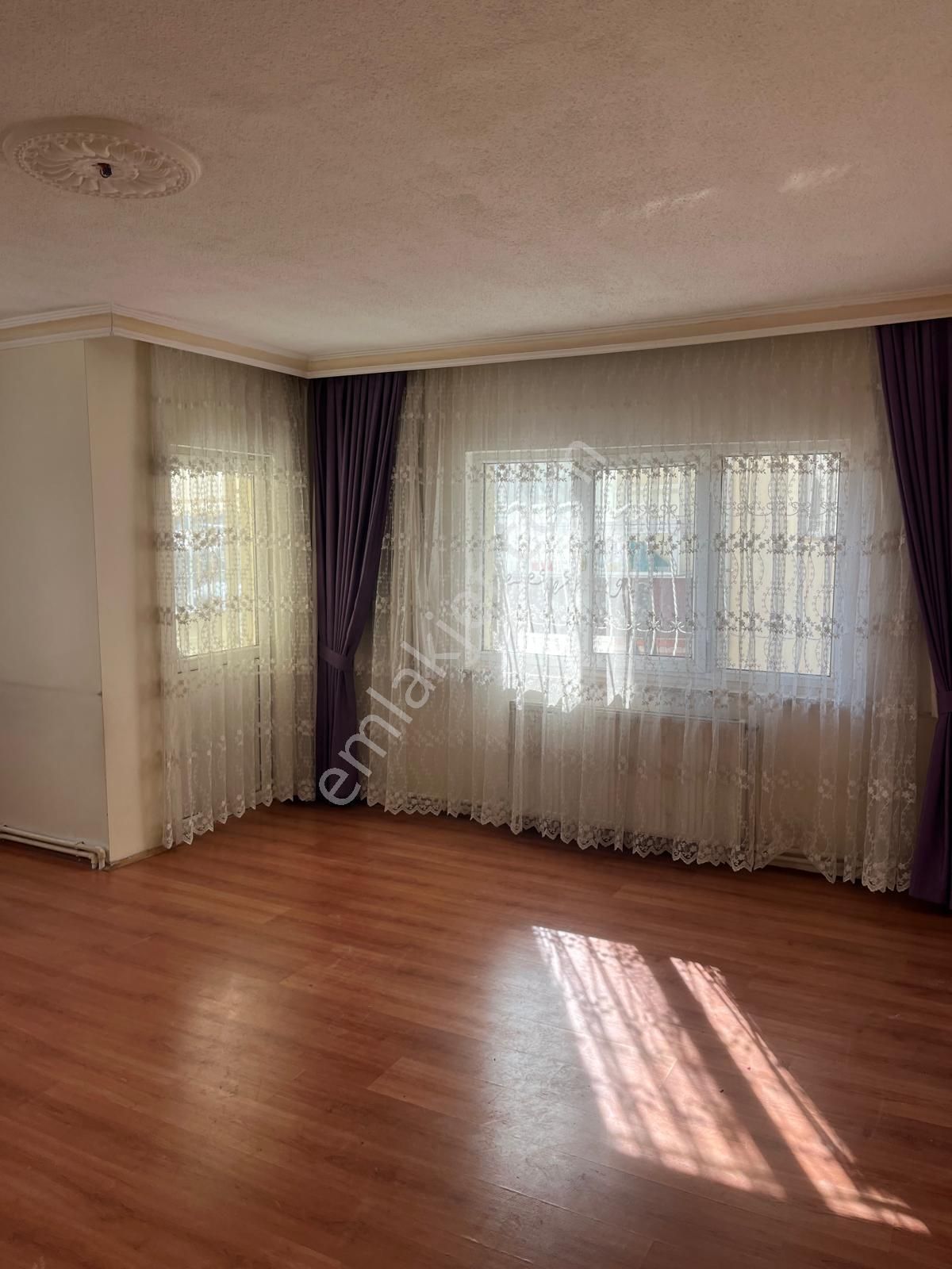 Selçuklu Mahallesinde Site İçi Yüksek Giriş Kiralık 3+1 Daire
