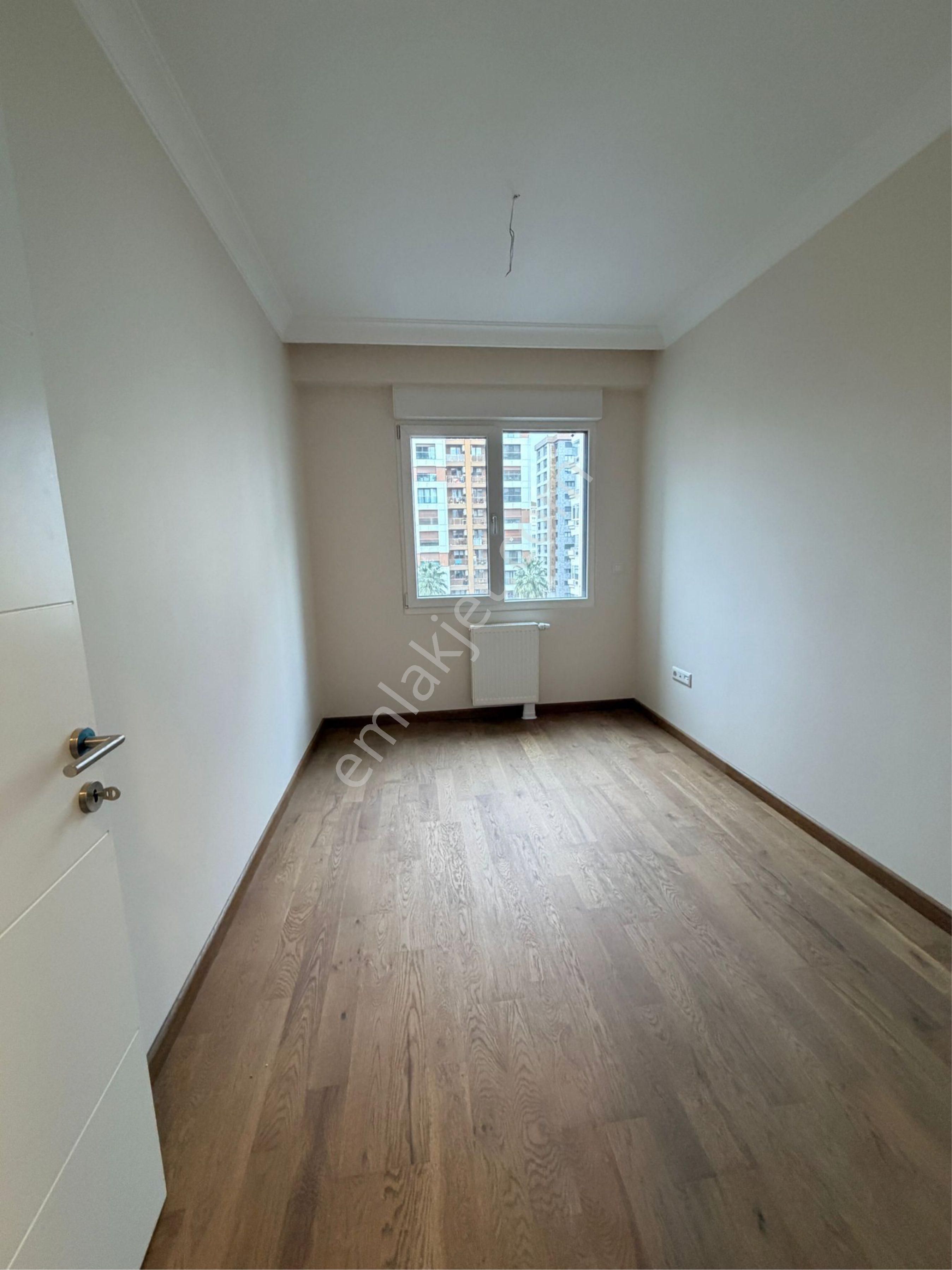 Mal Sahibinden Satılık Erenköy Divan Pastanesi Sokağı 3+1, Net 98 M2 Sıfır Bina