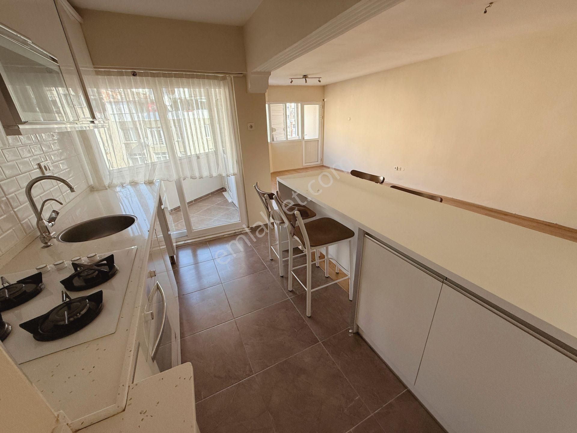 Konak Kahramanlar'da Asansörlü Binada 3+1 Kiralık Daire - Görsel 4