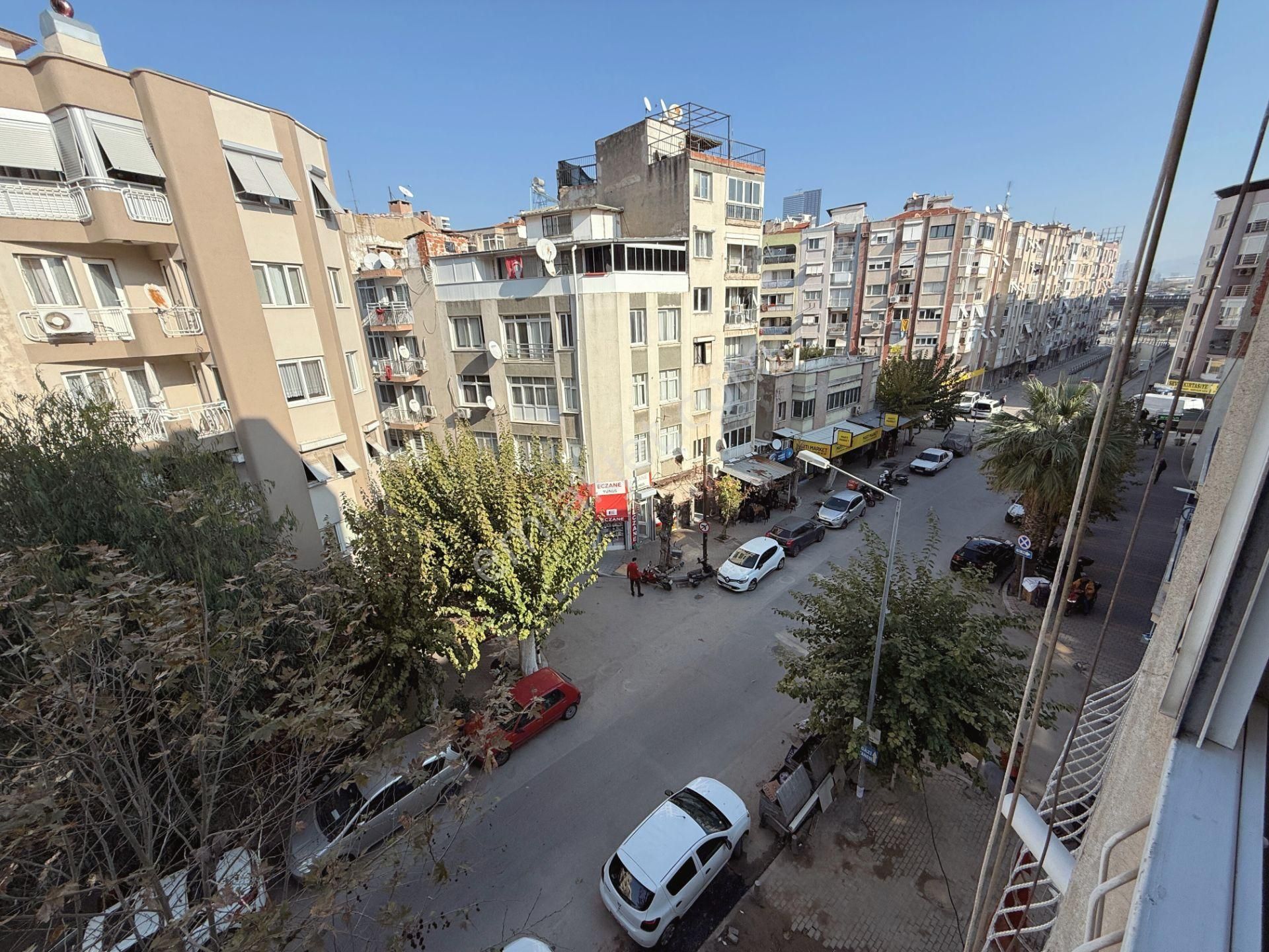 Konak Kahramanlar'da Asansörlü Binada 3+1 Kiralık Daire - Görsel 13