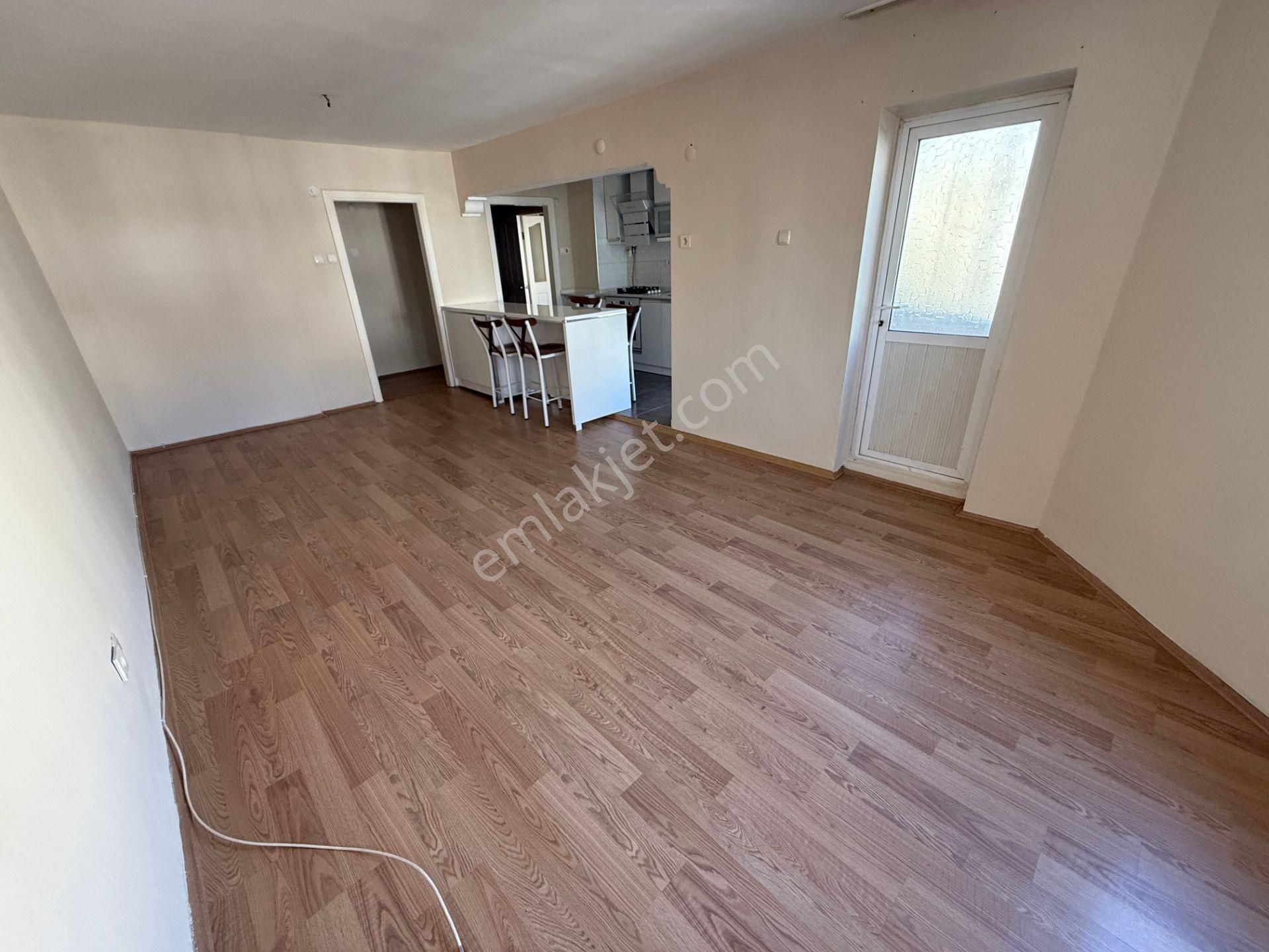 Konak Kahramanlar'da Asansörlü Binada 3+1 Kiralık Daire - Görsel 2