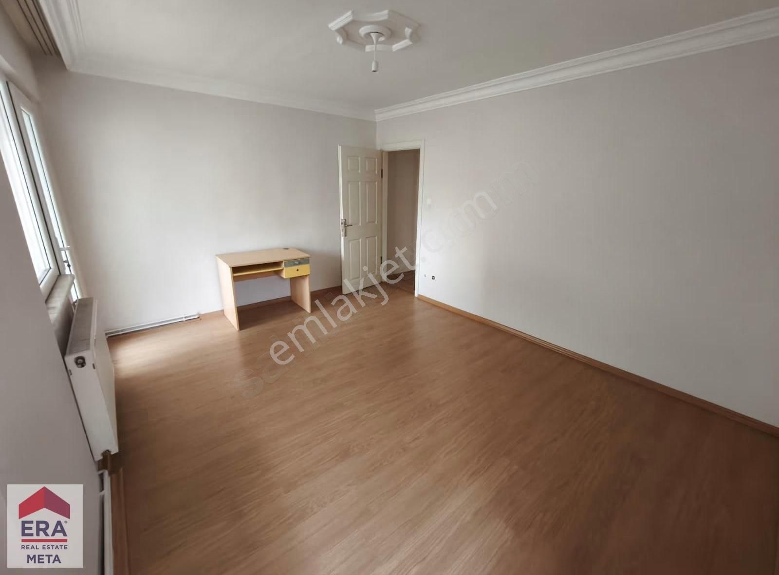 Cadde Üzeri Sitede Bakımlı Geniş 3+1 Kiralık Daire - Görsel 9