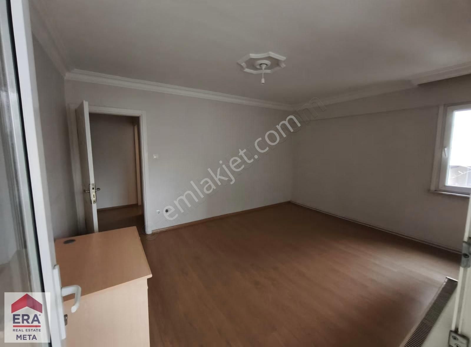 Cadde Üzeri Sitede Bakımlı Geniş 3+1 Kiralık Daire - Görsel 5