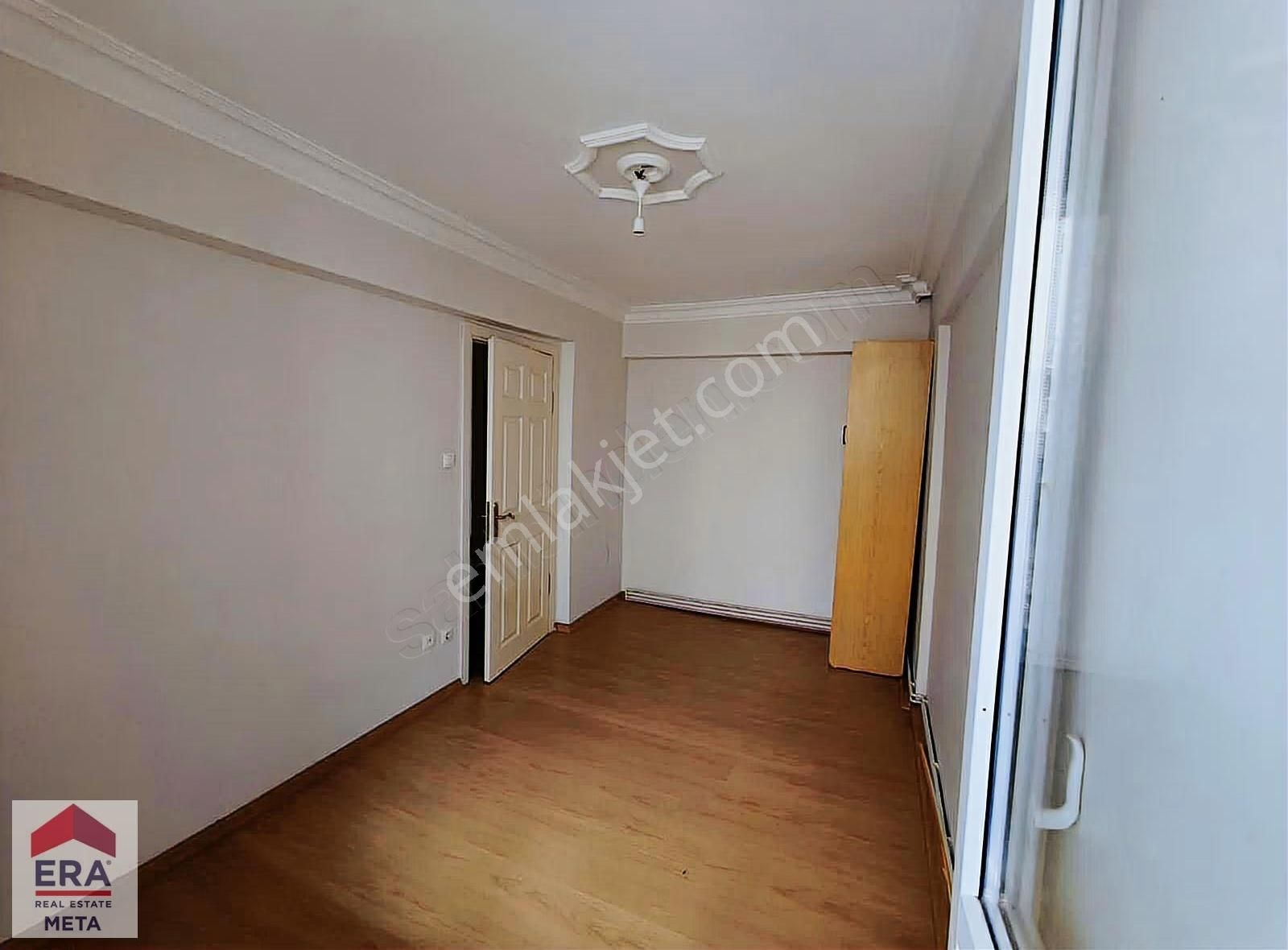 Cadde Üzeri Sitede Bakımlı Geniş 3+1 Kiralık Daire - Görsel 2