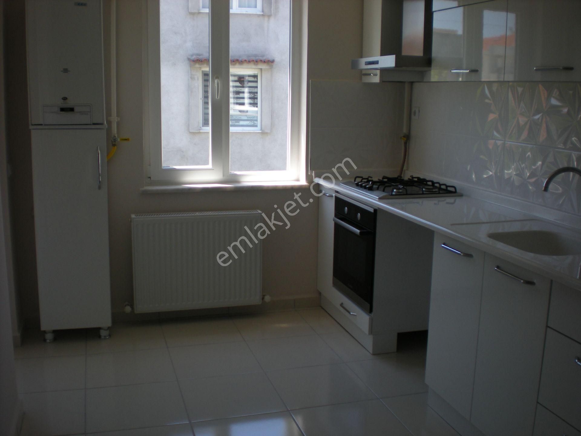 Balıkesir Plevne Mah.de Demirdağ Emlaktan Satılık 2+1 Kombili Ara Kat Daire