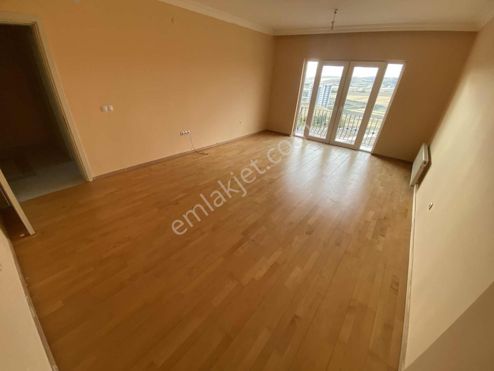 Turkuazda 1.durak Yanı Canan Marketin Altında Boş 3+1 - Görsel 3