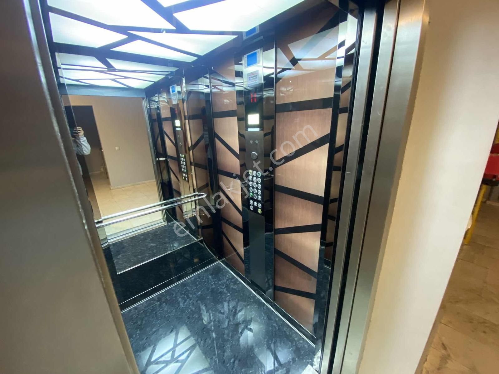 Turkuazda 1.durak Yanı Canan Marketin Altında Boş 3+1 - Görsel 11