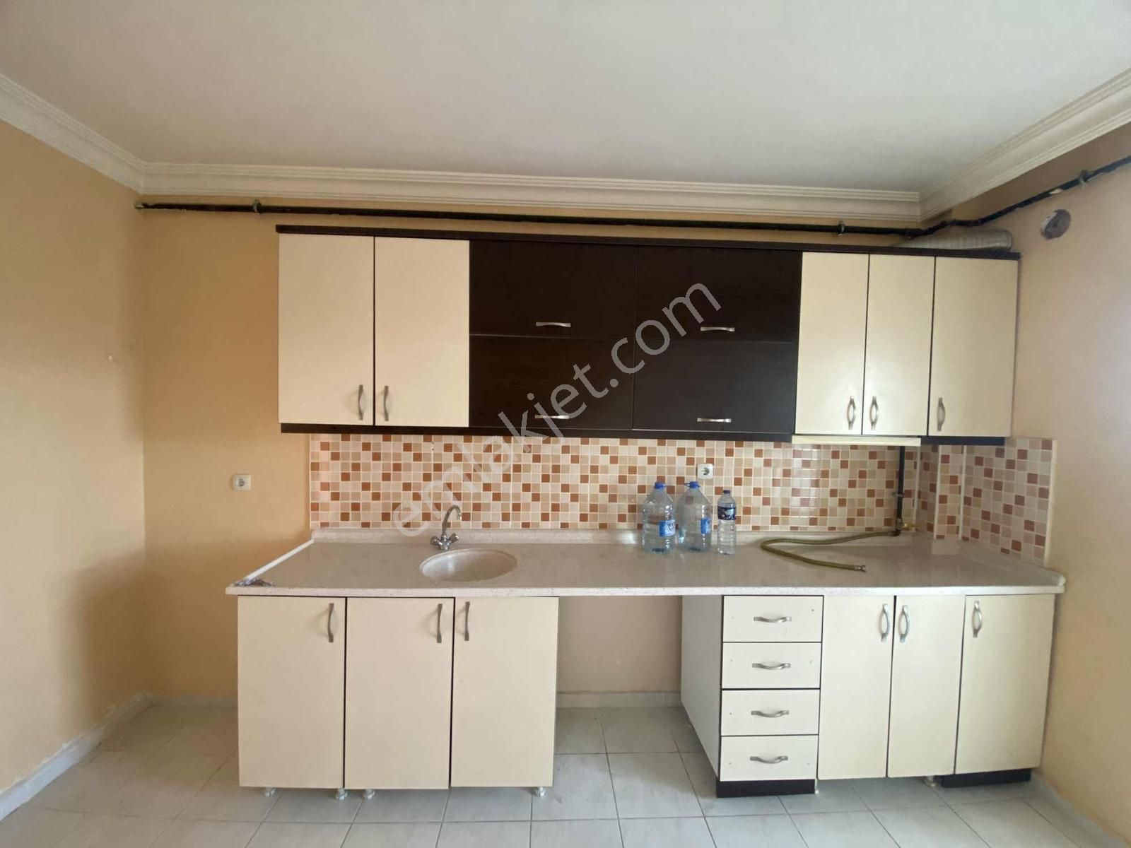 Turkuazda 1.durak Yanı Canan Marketin Altında Boş 3+1 - Görsel 14