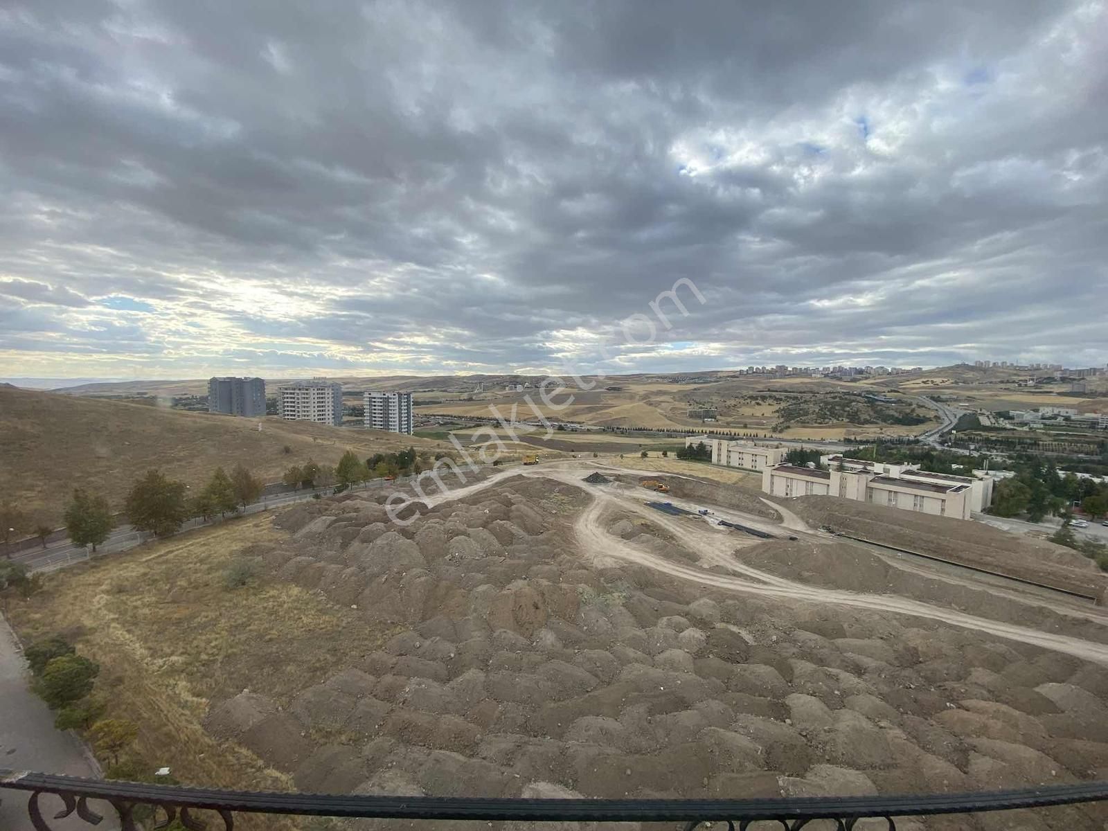 Turkuazda 1.durak Yanı Canan Marketin Altında Boş 3+1 - Görsel 2