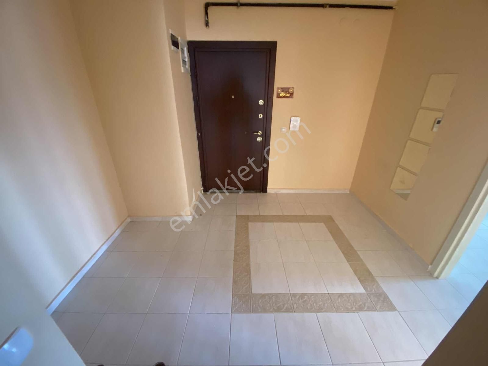 Turkuazda 1.durak Yanı Canan Marketin Altında Boş 3+1 - Görsel 4