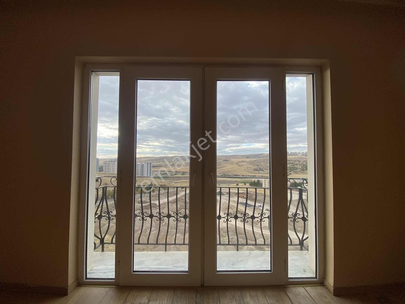 Turkuazda 1.durak Yanı Canan Marketin Altında Boş 3+1 - Görsel 20