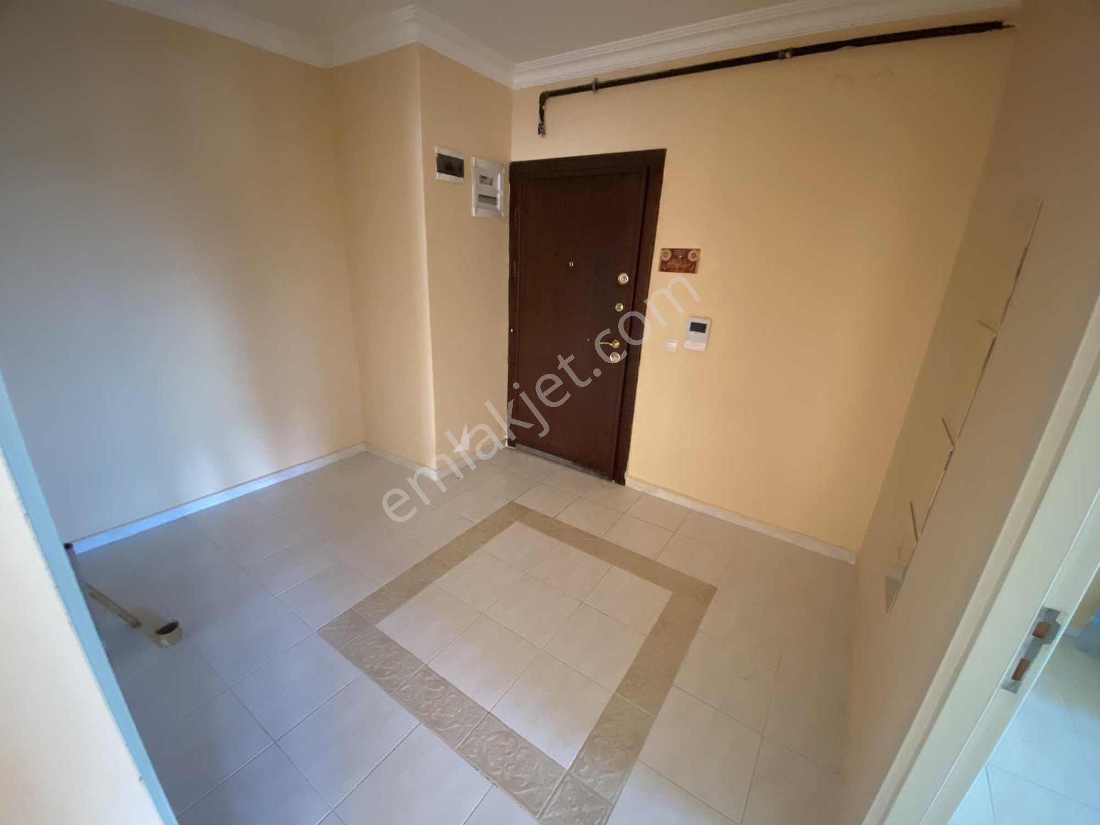 Turkuazda 1.durak Yanı Canan Marketin Altında Boş 3+1 - Görsel 24