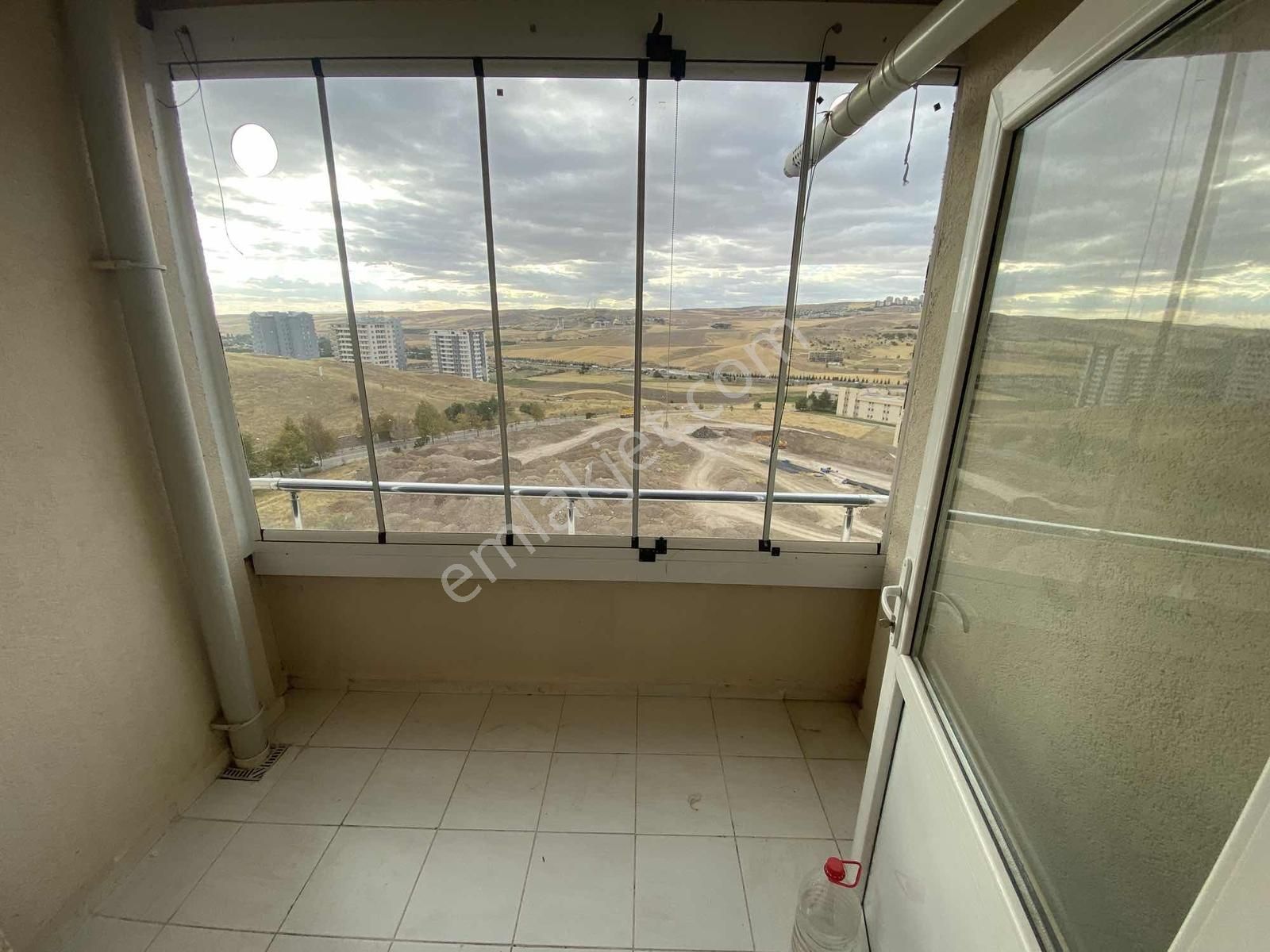 Turkuazda 1.durak Yanı Canan Marketin Altında Boş 3+1 - Görsel 23