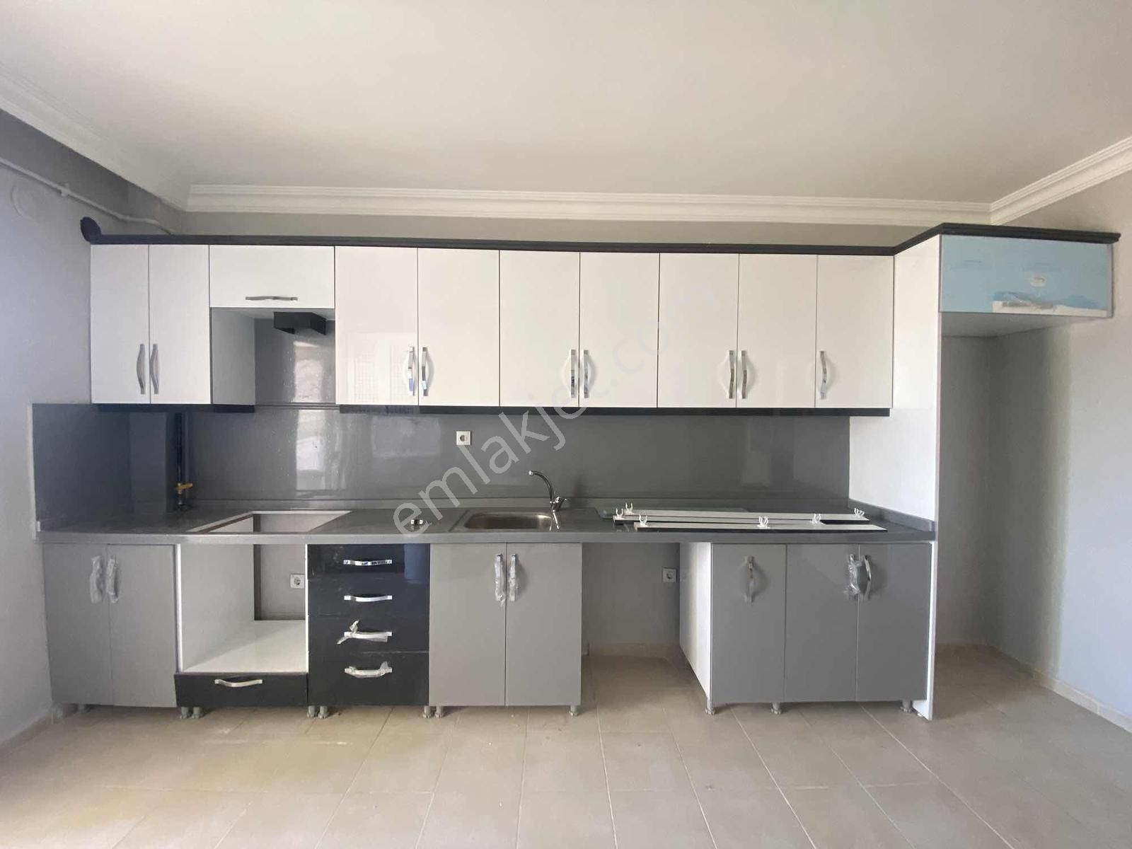 Turkuazda Sıfır Dolaplı Ve Sıfır Boyalı 4+1 - Görsel 22