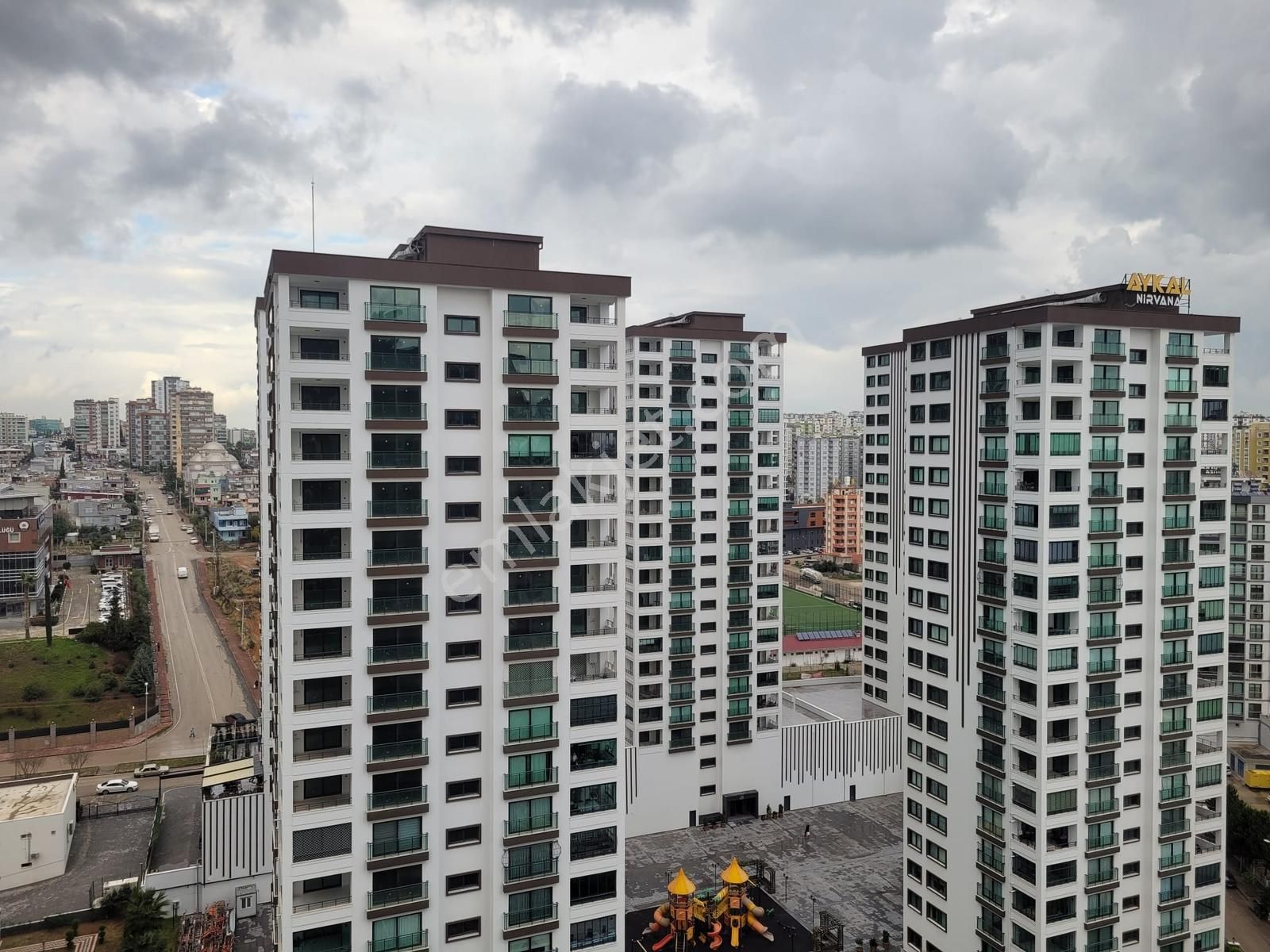 Yüzüncüyıl'da 16. Kat, Havuzlu Güvenlikli Site İçinde Kiralık - Görsel 19
