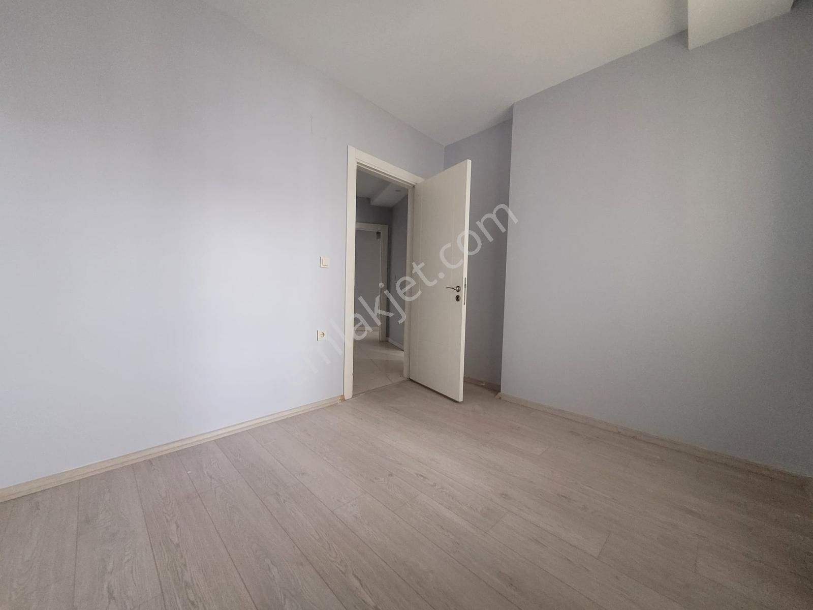 Yüzüncüyıl'da 16. Kat, Havuzlu Güvenlikli Site İçinde Kiralık - Görsel 25