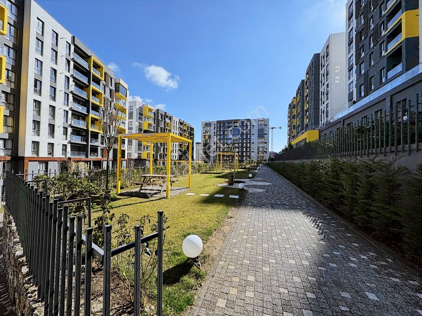 Kurtköy Optimum Yenişehir Projesi'nde Prestijli Kiralık Daire