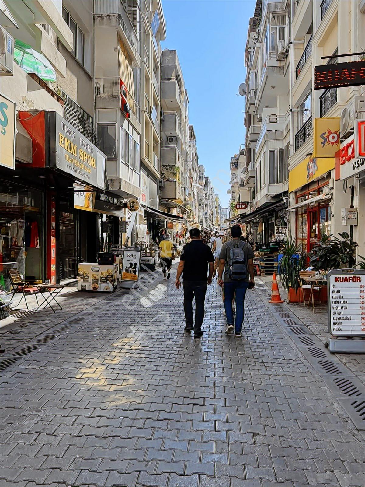 Karşıyaka Arabacılar Sk.geniş Cepheli Yüksek Tavan 70000tl Kira