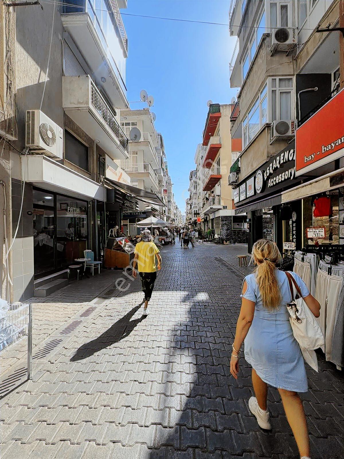 Karşıyaka Arabacılar Sk.geniş Cepheli Yüksek Tavan 70000tl Kira - Görsel 4