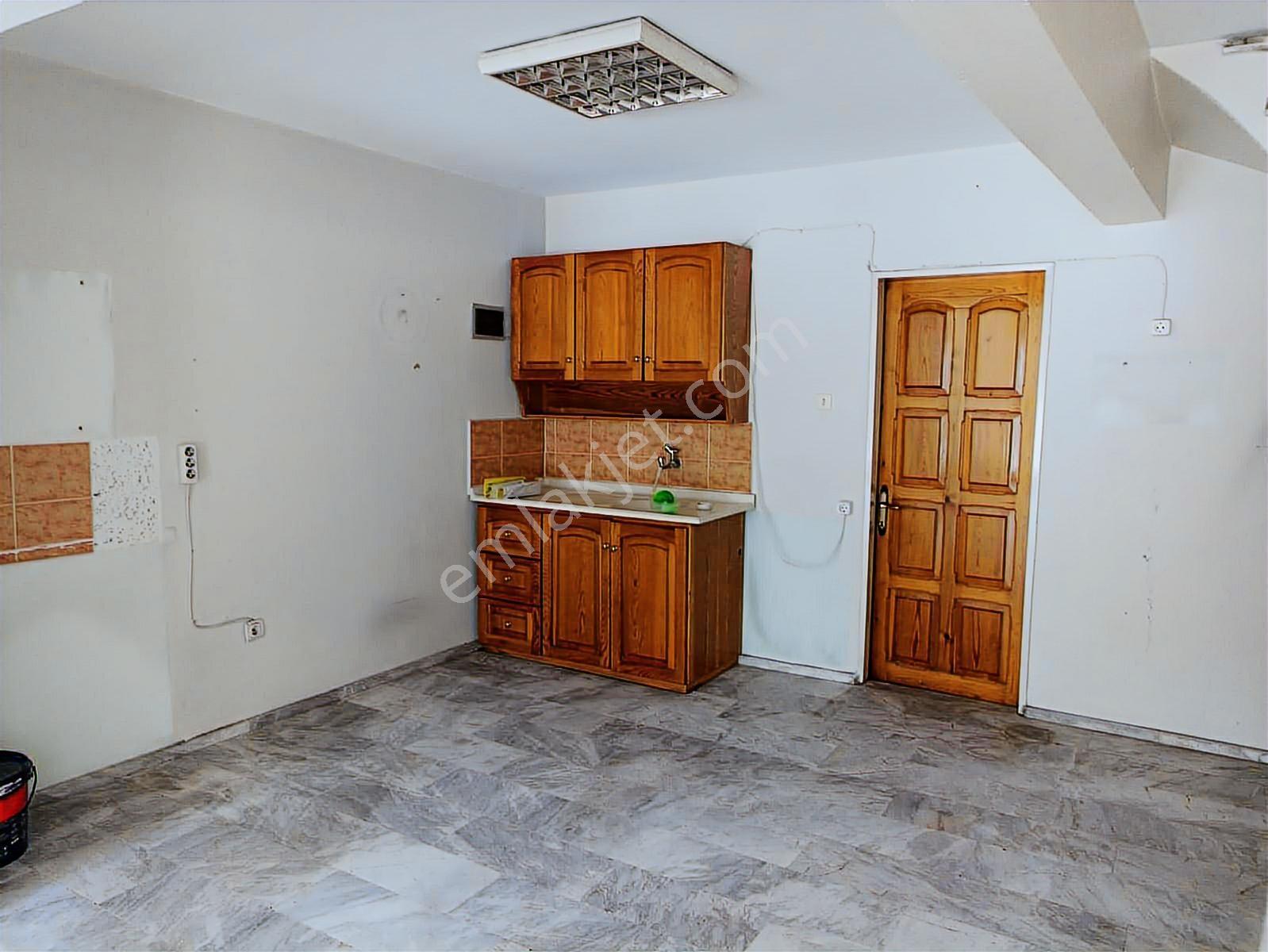 Karşıyaka Bahçelievler'de 60+50 =110 M2 Batarlı Köşe Dükkan - Görsel 13
