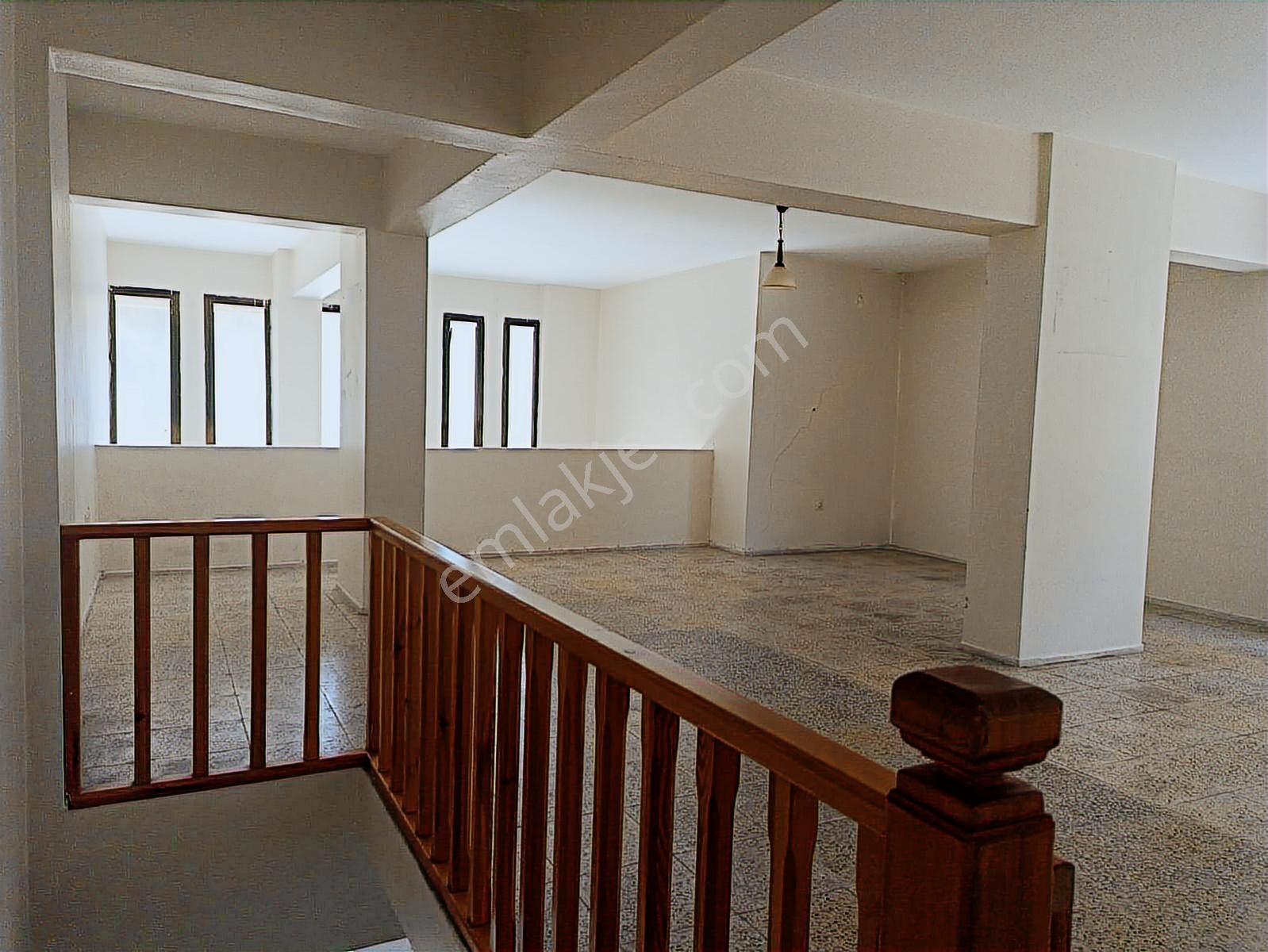 Karşıyaka Bahçelievler'de 60+50 =110 M2 Batarlı Köşe Dükkan - Görsel 11