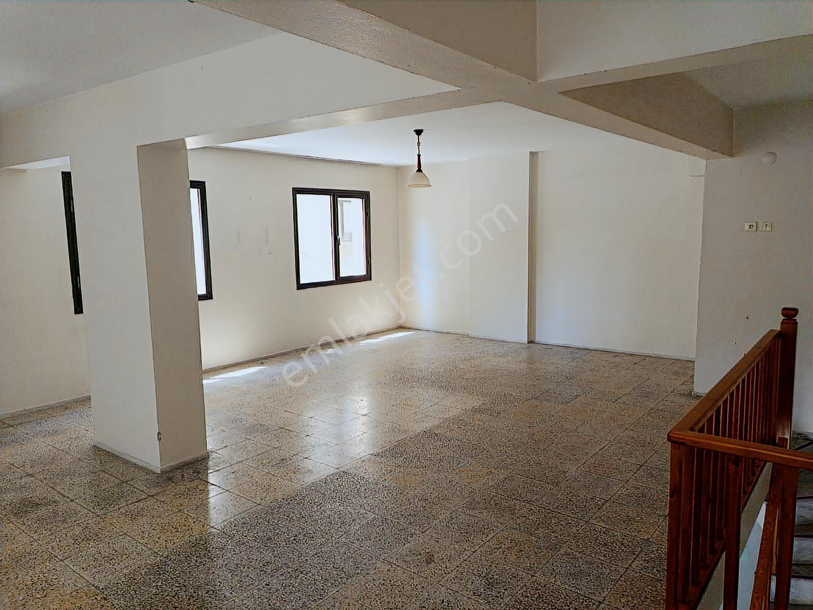 Karşıyaka Bahçelievler'de 60+50 =110 M2 Batarlı Köşe Dükkan - Görsel 4