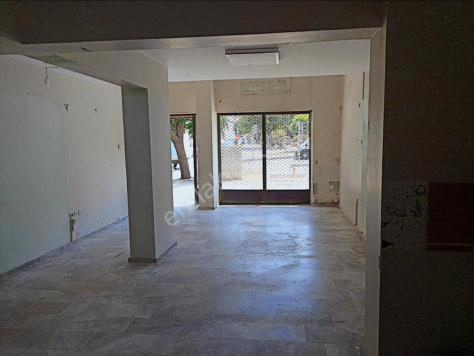 Karşıyaka Bahçelievler'de 60+50 =110 M2 Batarlı Köşe Dükkan - Görsel 5