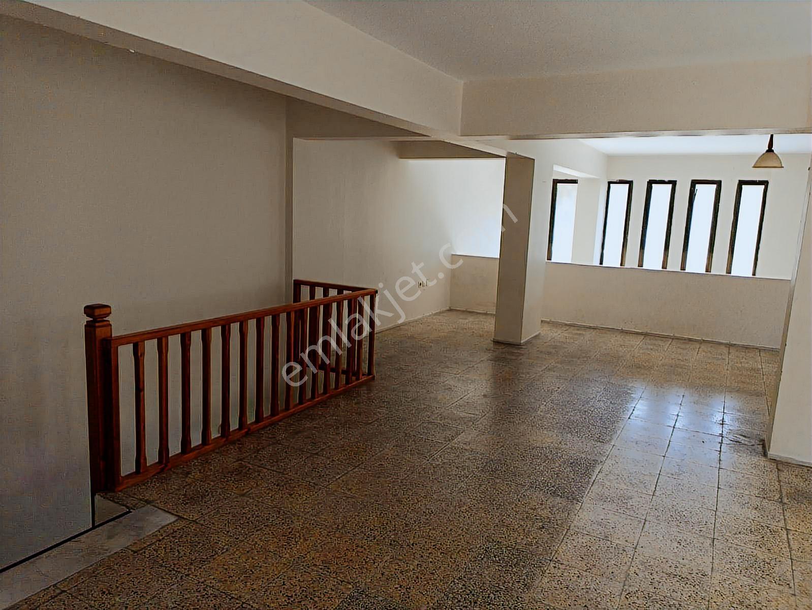 Karşıyaka Bahçelievler'de 60+50 =110 M2 Batarlı Köşe Dükkan - Görsel 8