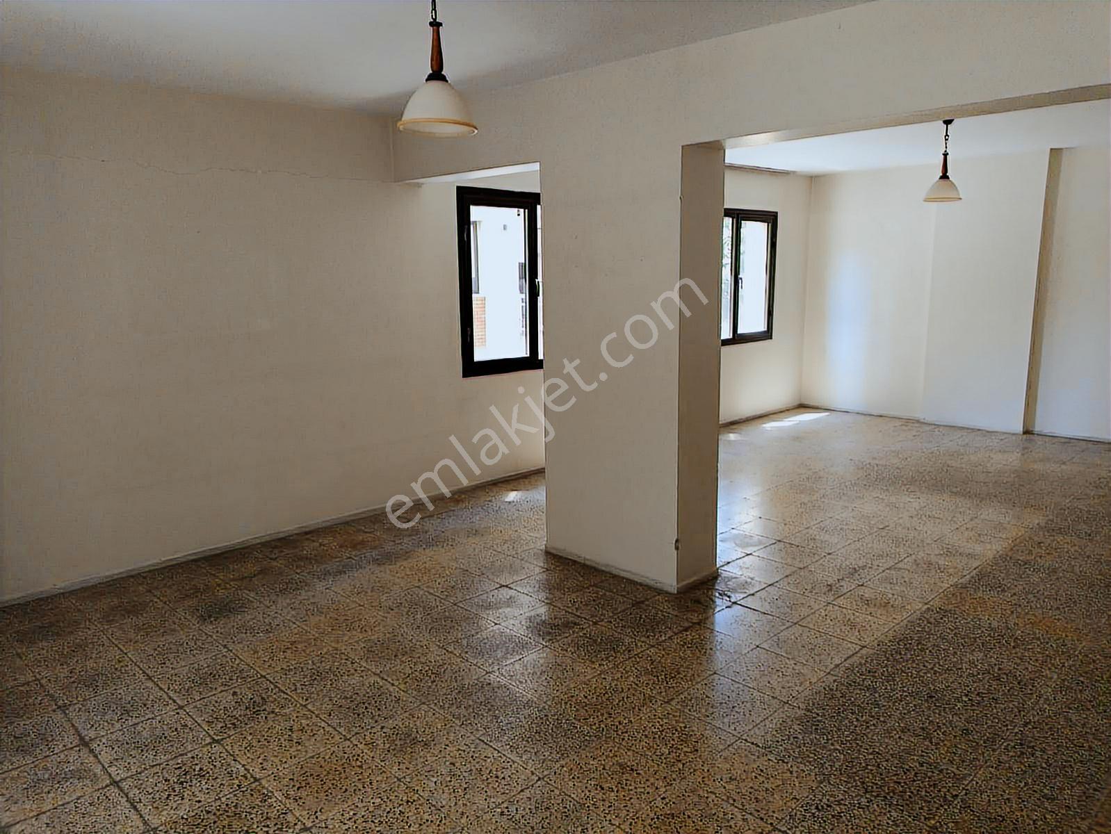 Karşıyaka Bahçelievler'de 60+50 =110 M2 Batarlı Köşe Dükkan - Görsel 10