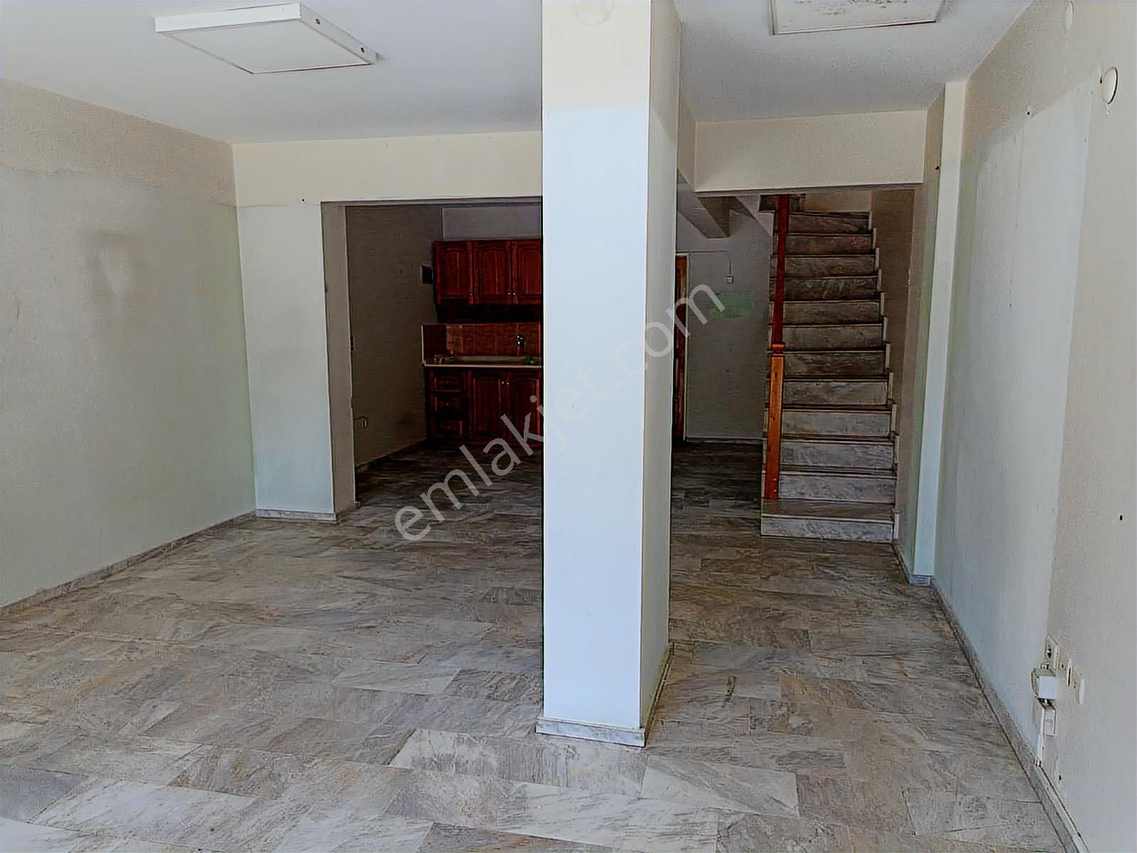 Karşıyaka Bahçelievler'de 60+50 =110 M2 Batarlı Köşe Dükkan - Görsel 12