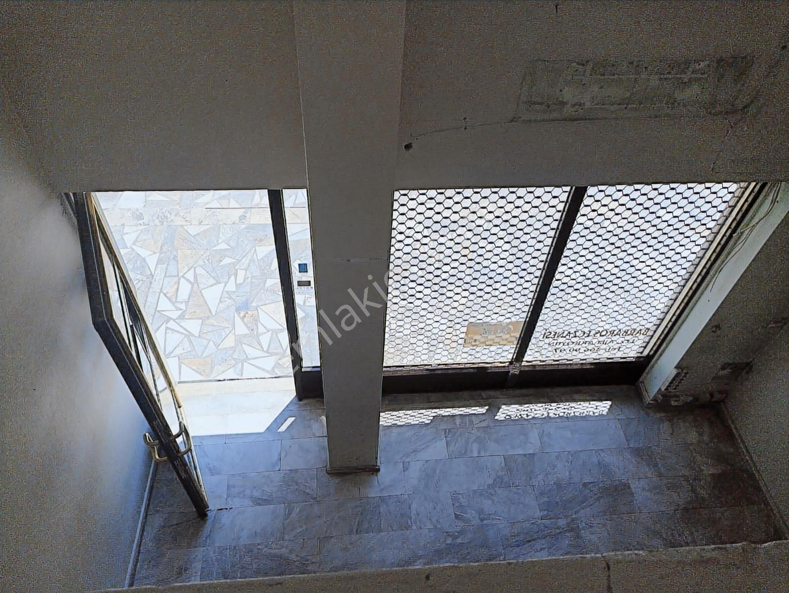Karşıyaka Bahçelievler'de 60+50 =110 M2 Batarlı Köşe Dükkan - Görsel 7