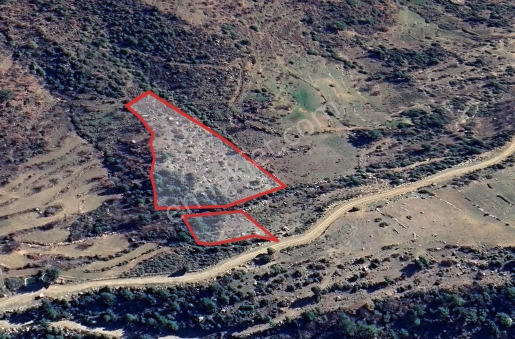 Karatepede Yola Cepheli 8.516 M² Tarla