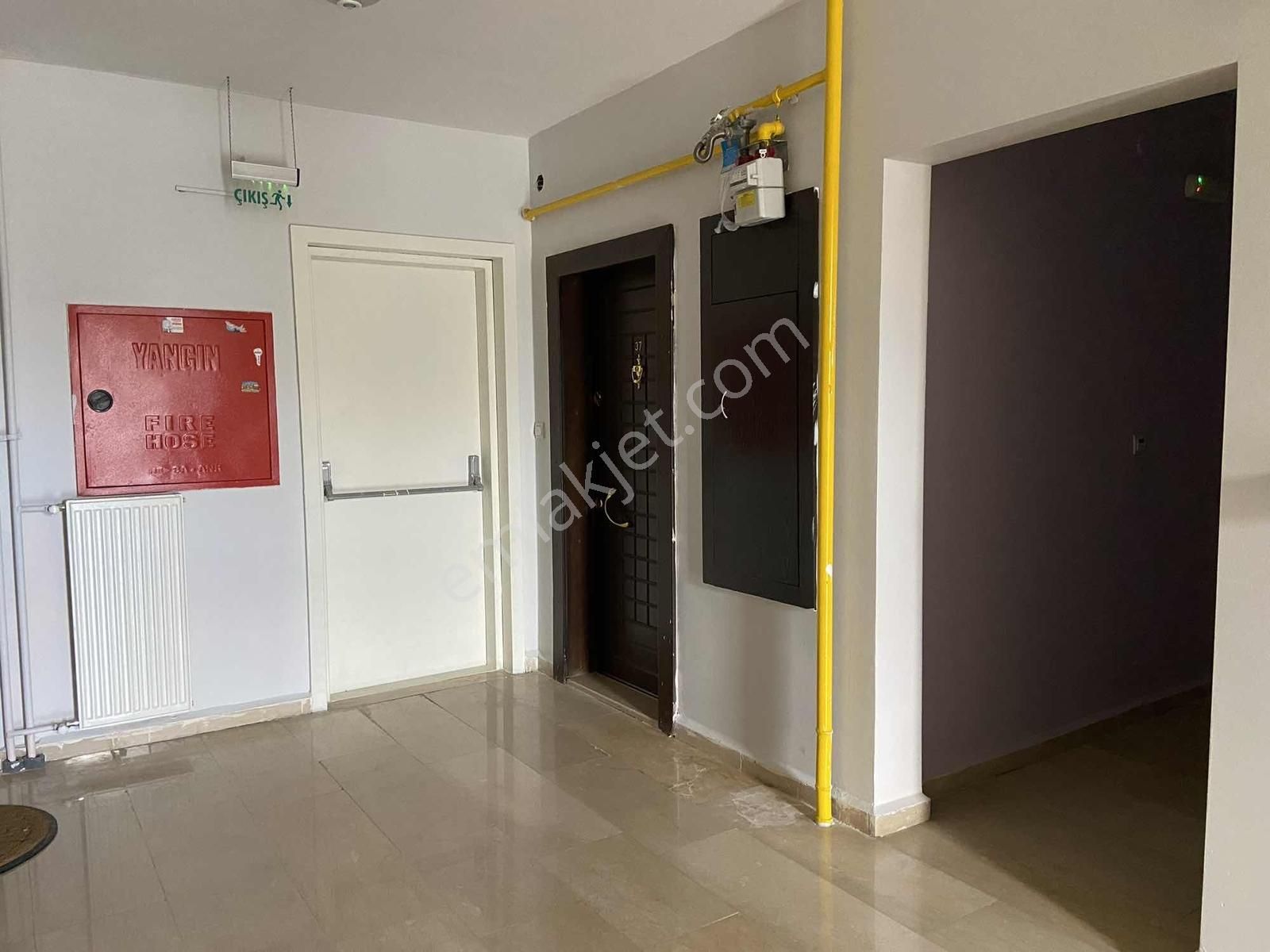 Turkuazda Ticaret Merkezi Yakını Manzaralı 2+1 - Görsel 2