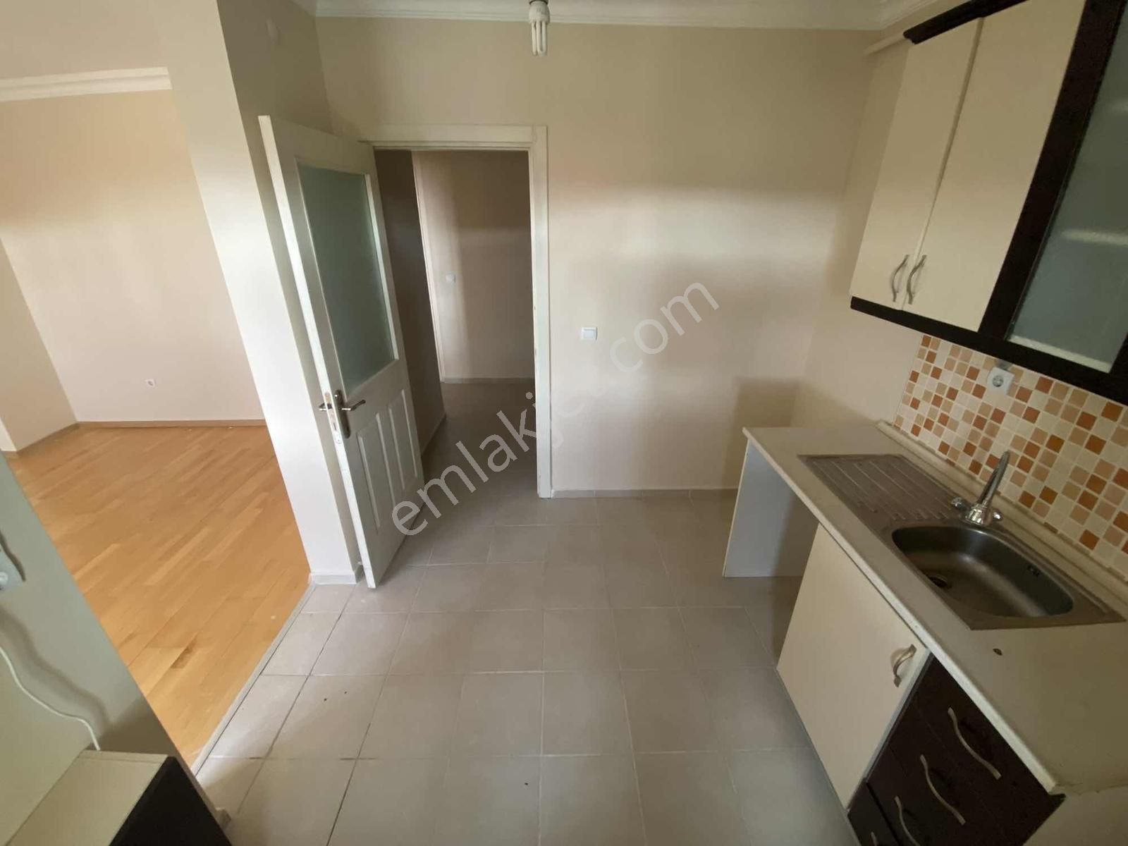 Turkuazda Ticaret Merkezi Yakını Manzaralı 2+1 - Görsel 26