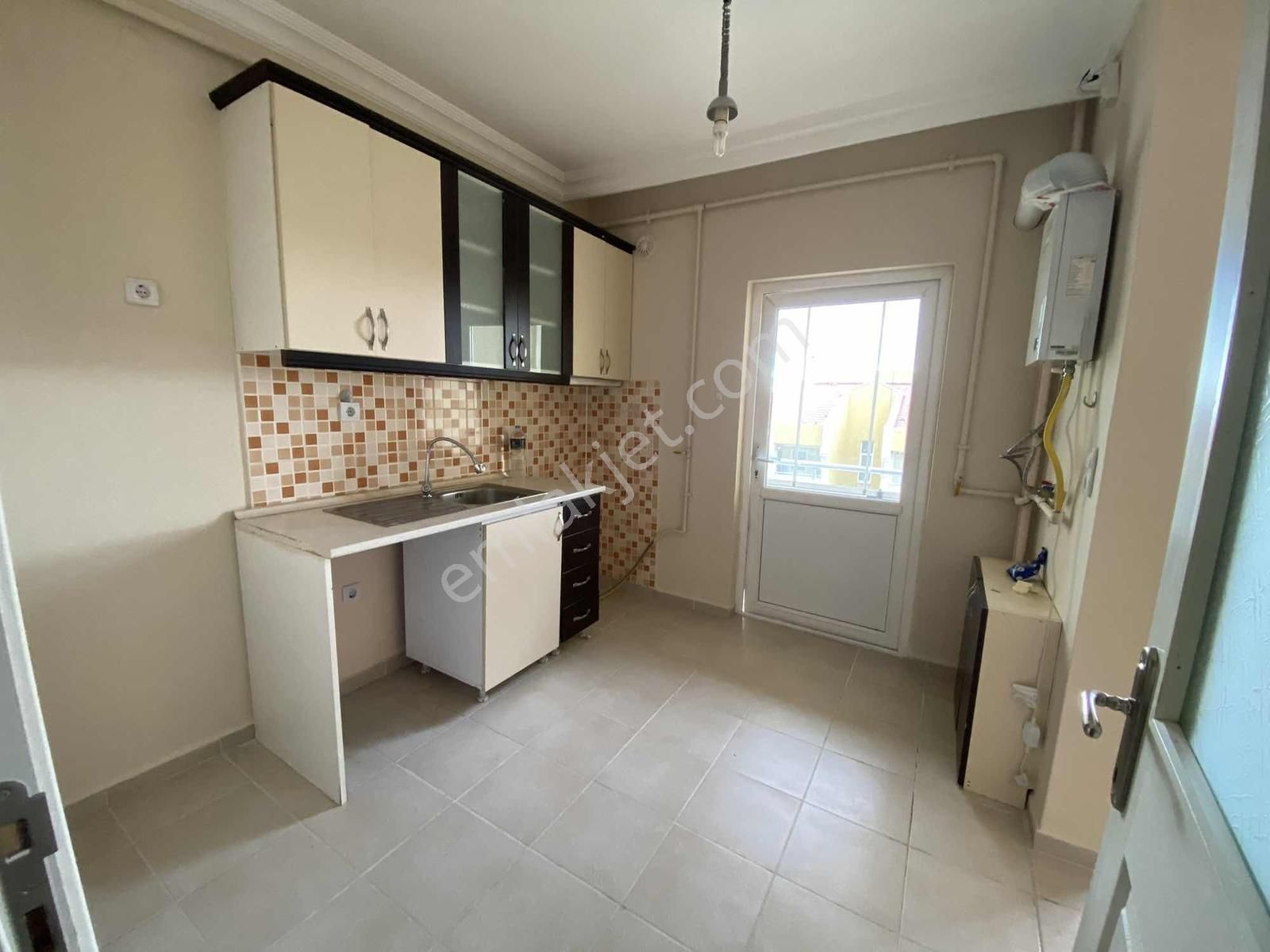 Turkuazda Ticaret Merkezi Yakını Manzaralı 2+1 - Görsel 3