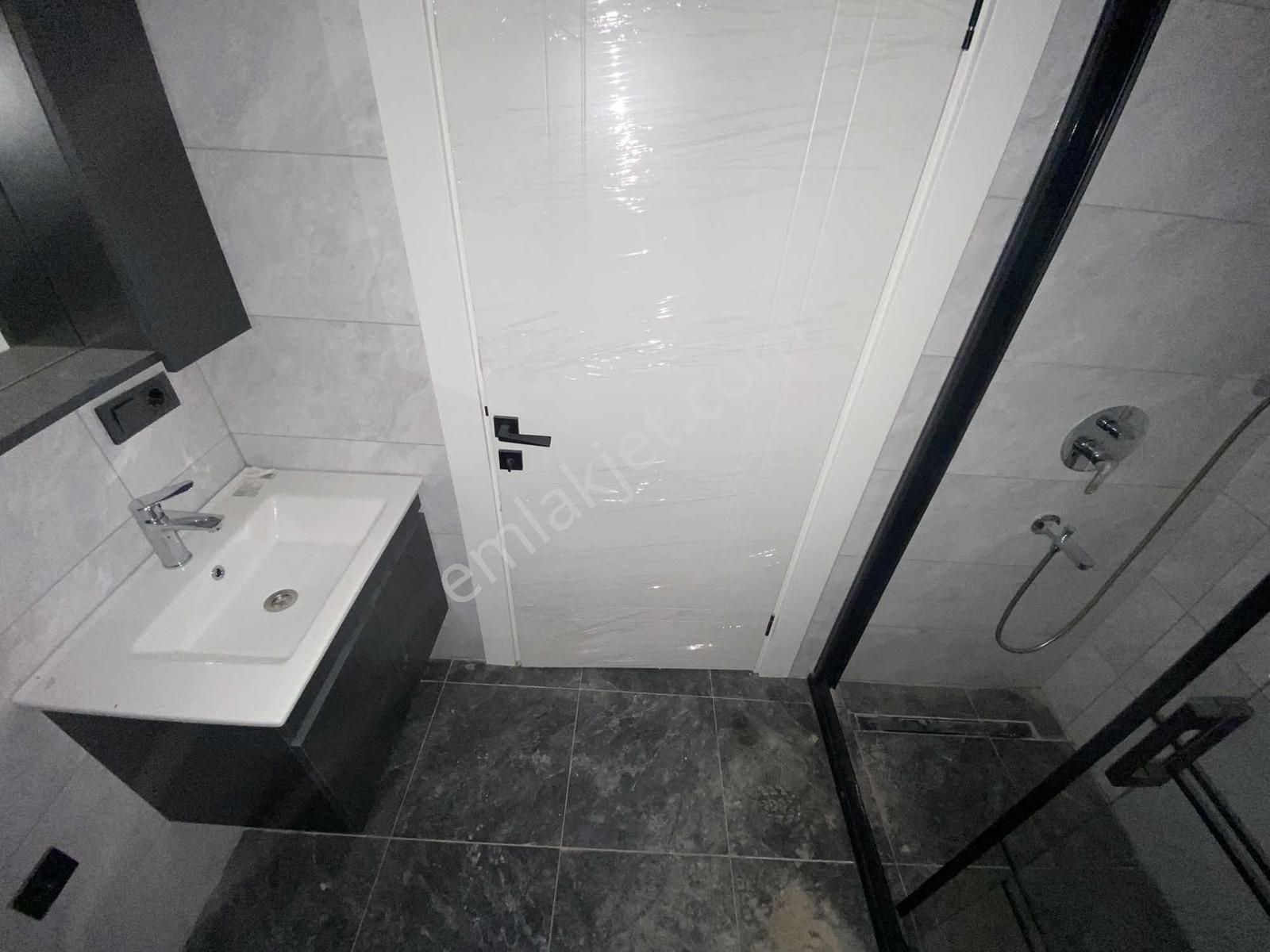 Taşpınar Erbo Sitesinde Kapalı Otoparklı 1+1 - Görsel 2