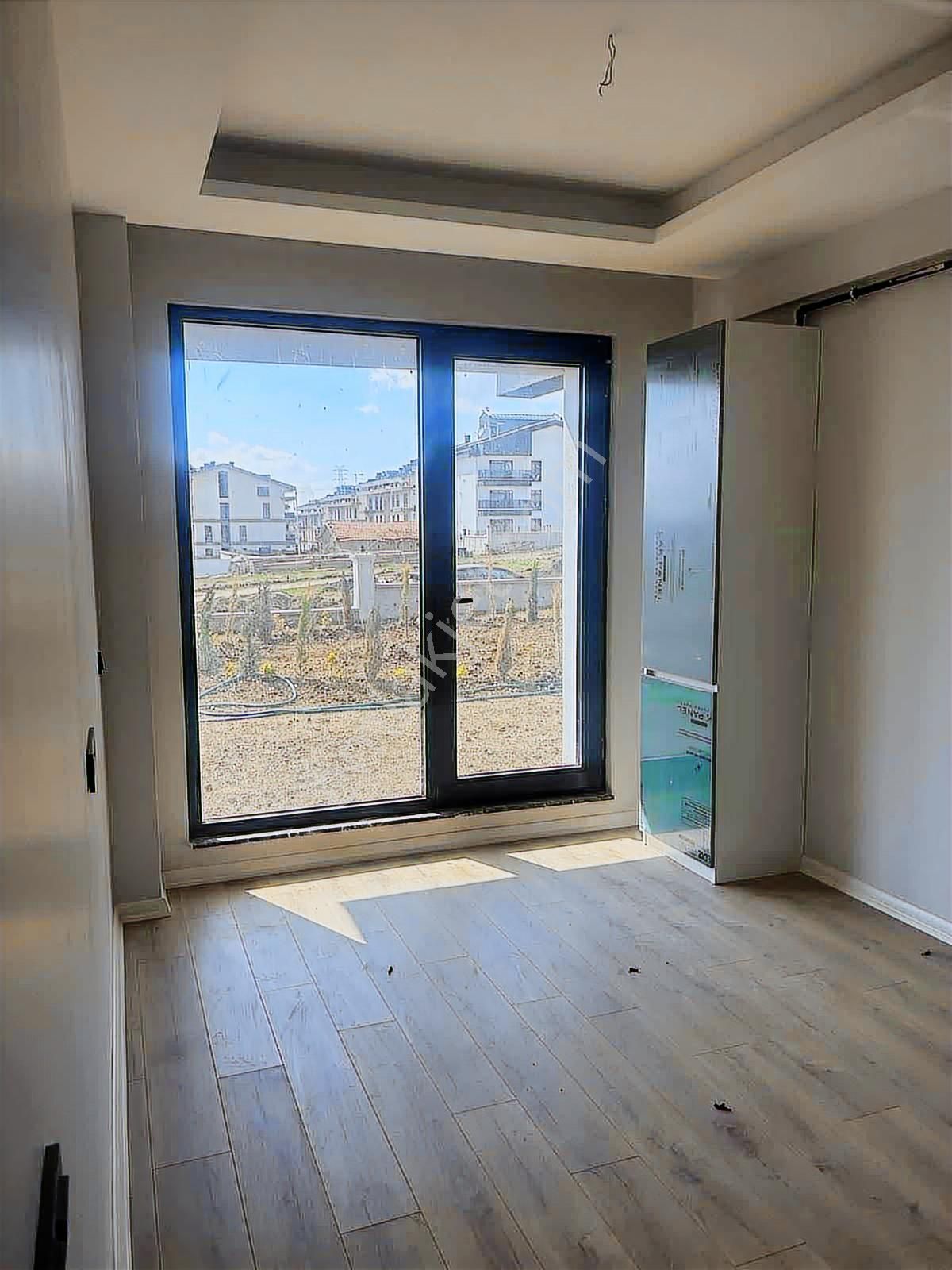 Taşpınar Erbo Sitesinde Kapalı Otoparklı 1+1 - Görsel 4