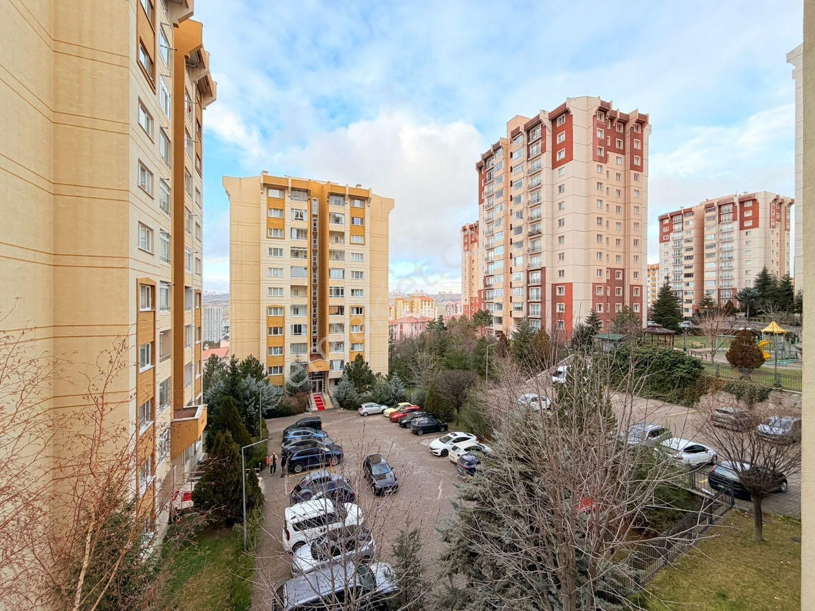 Turkuaz'da Spor Komkleksi Yakını Boş 2+1