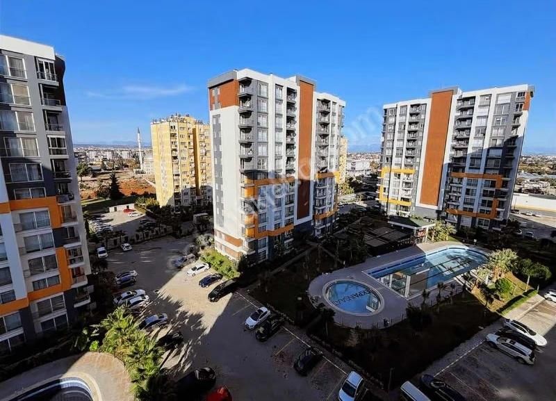 Ekpa'da Havuz Manzaralı Eşyalı Kiralık 1+1