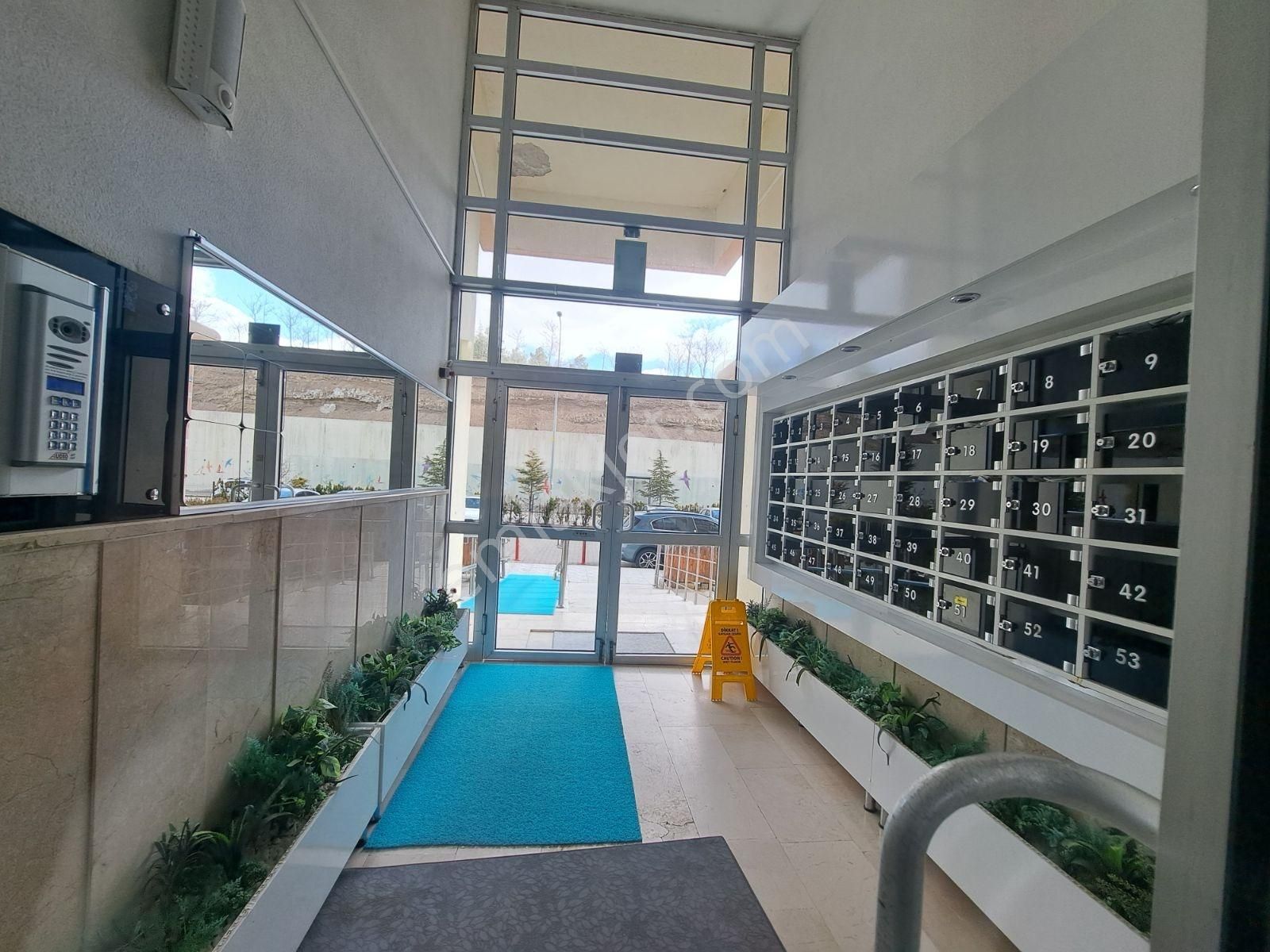 Turkuaz'da Cadde Üzeri Yapılı Güney Cephe 2+1 - Görsel 4