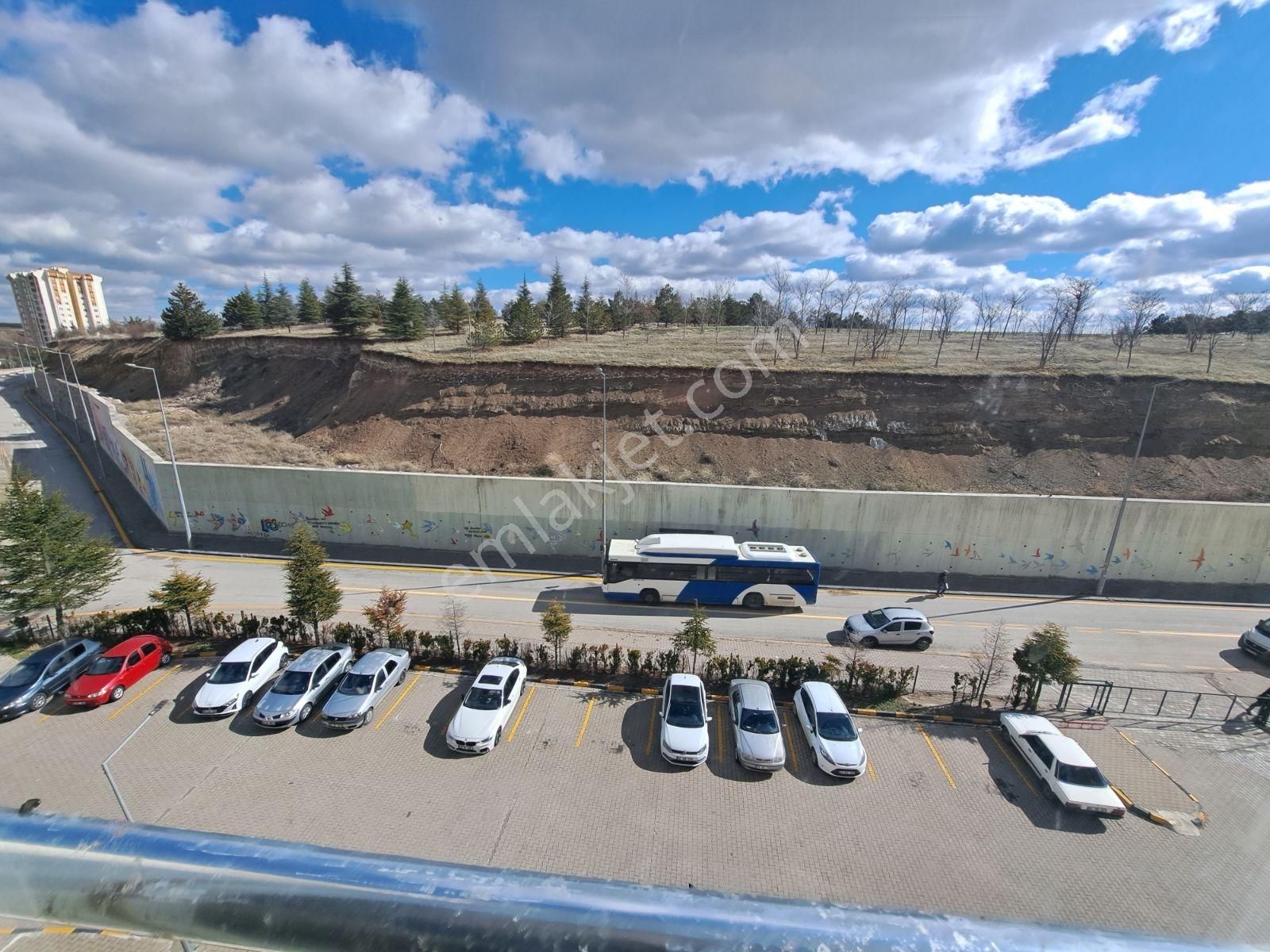 Turkuaz'da Cadde Üzeri Yapılı Güney Cephe 2+1 - Görsel 11