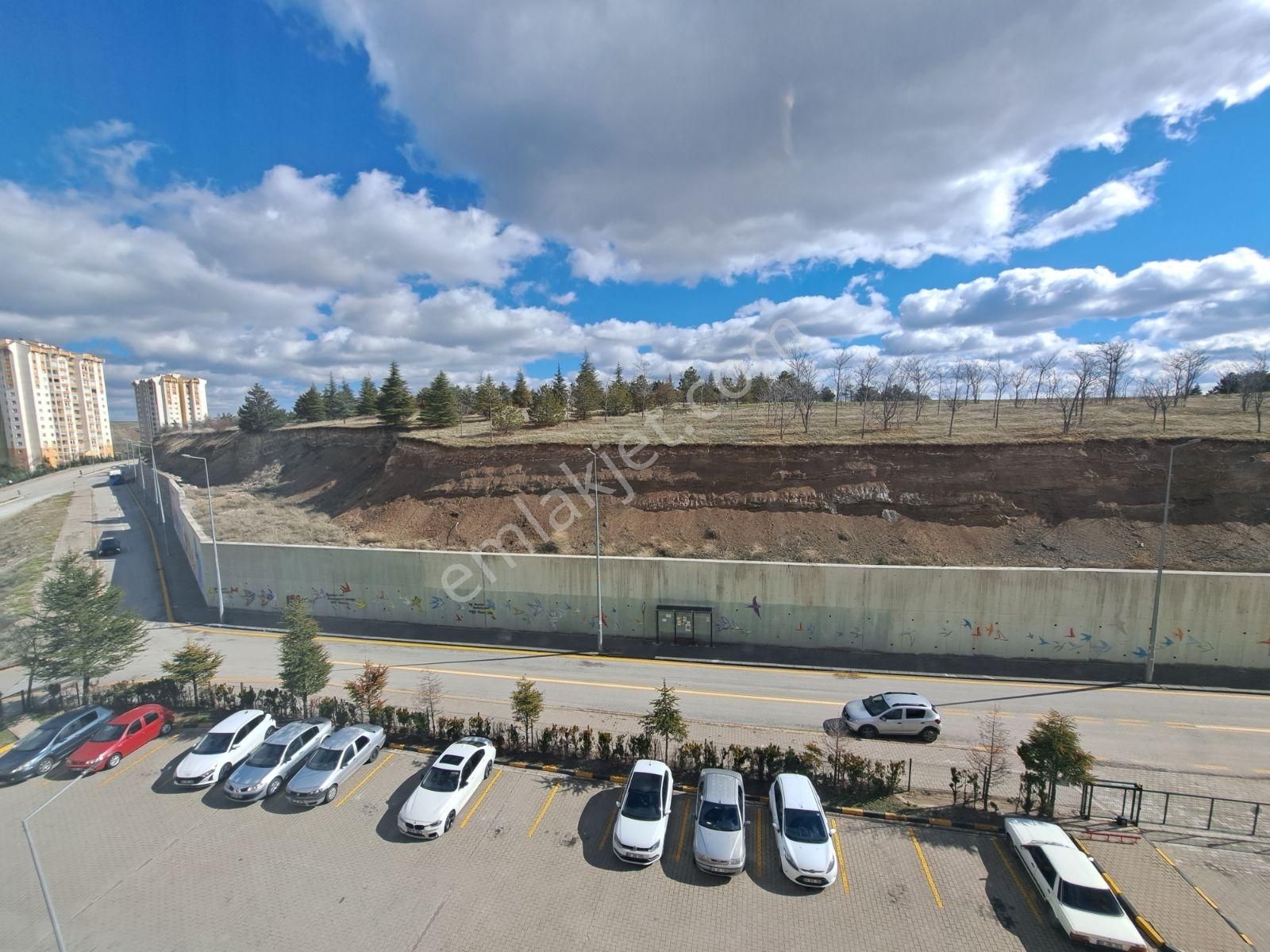 Turkuaz'da Cadde Üzeri Yapılı Güney Cephe 2+1 - Görsel 10