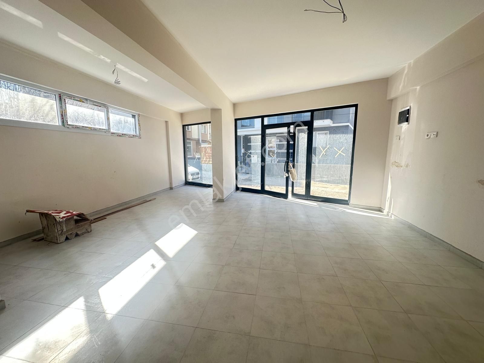 Seyrek'te Merkezi Konum Da Kiralık Dükkan - Görsel 15